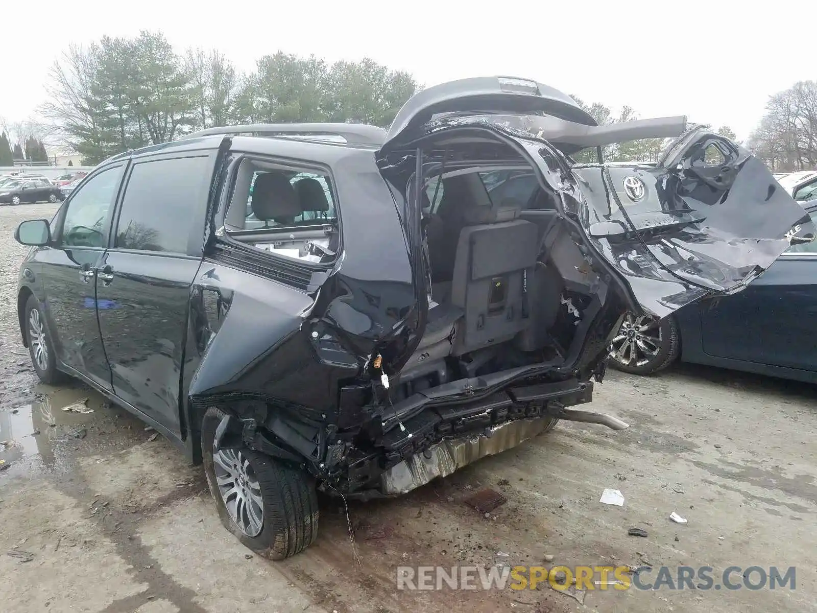 3 Photograph of a damaged car 5TDYZ3DC9KS987714 TOYOTA SIENNA 2019