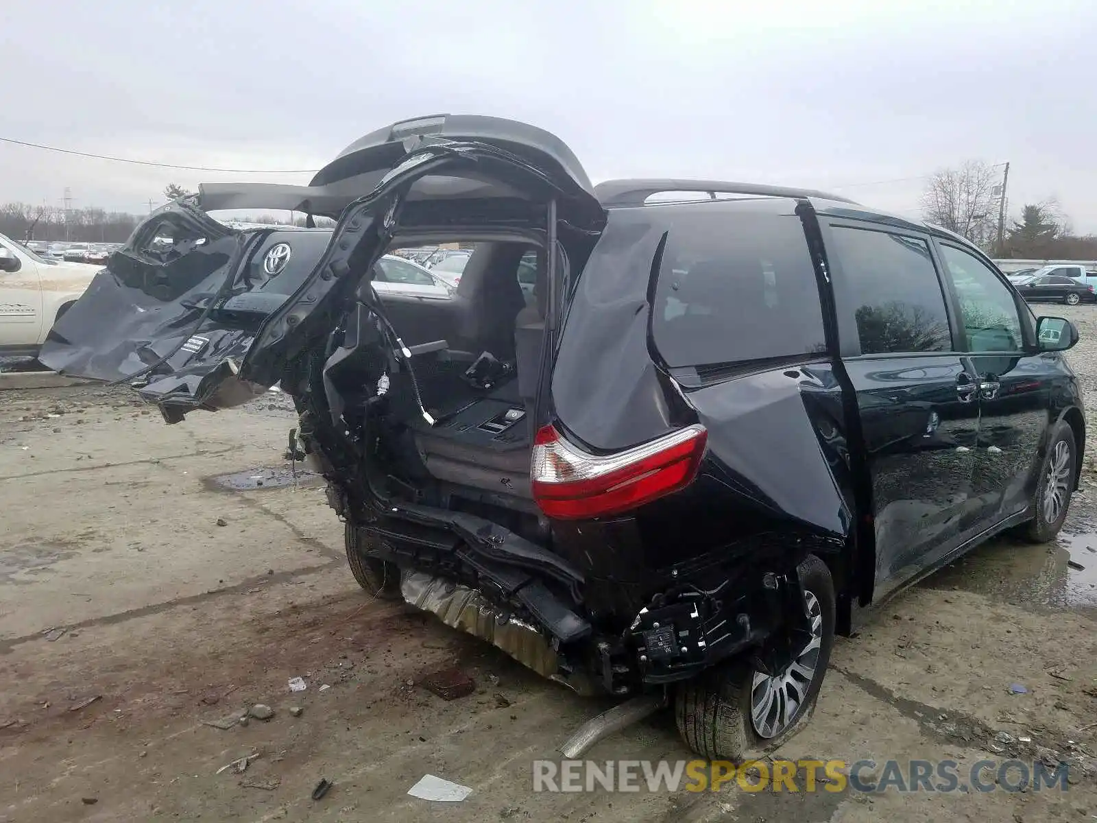 4 Photograph of a damaged car 5TDYZ3DC9KS987714 TOYOTA SIENNA 2019