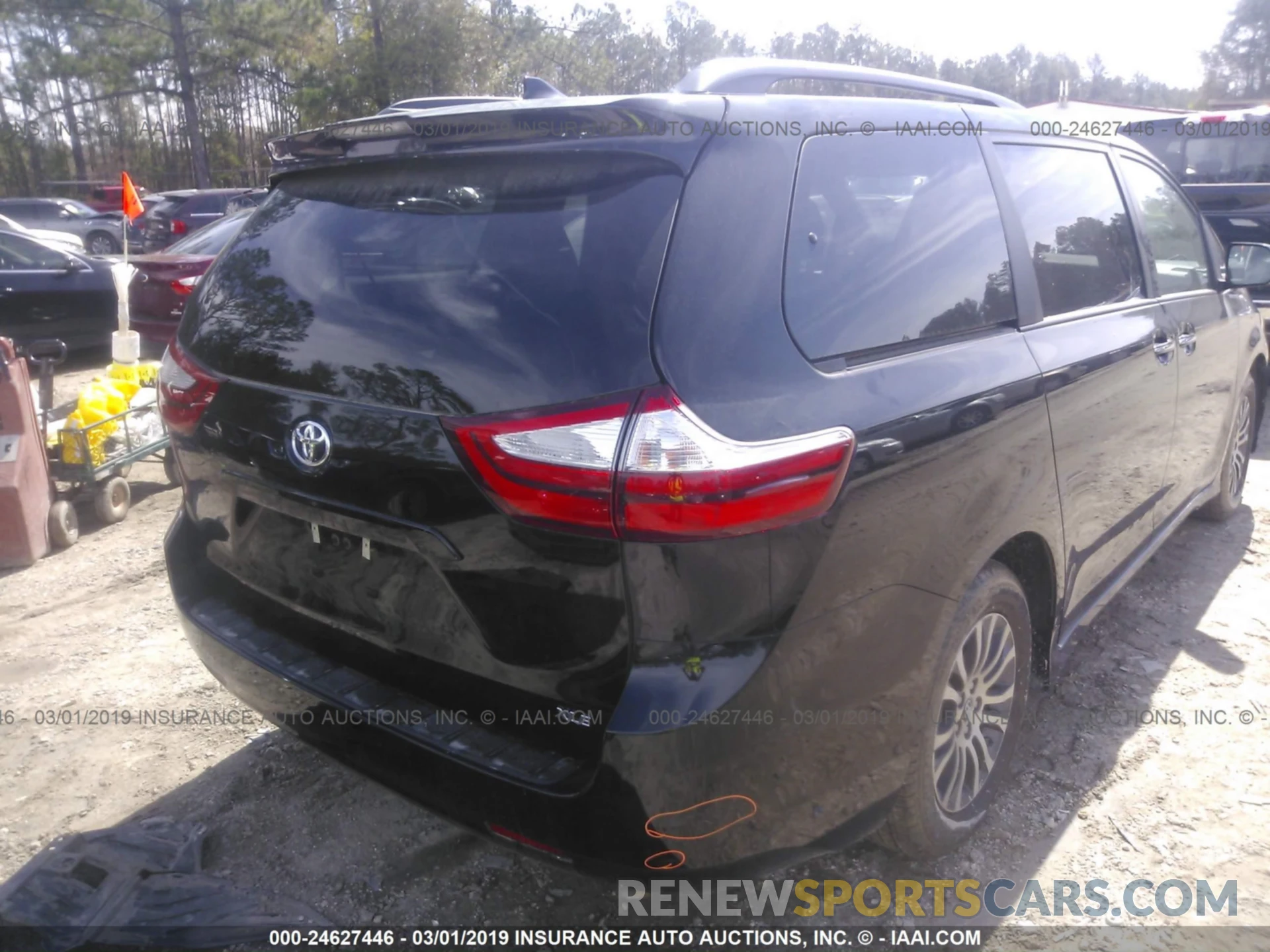 4 Photograph of a damaged car 5TDYZ3DC9KS989155 TOYOTA SIENNA 2019