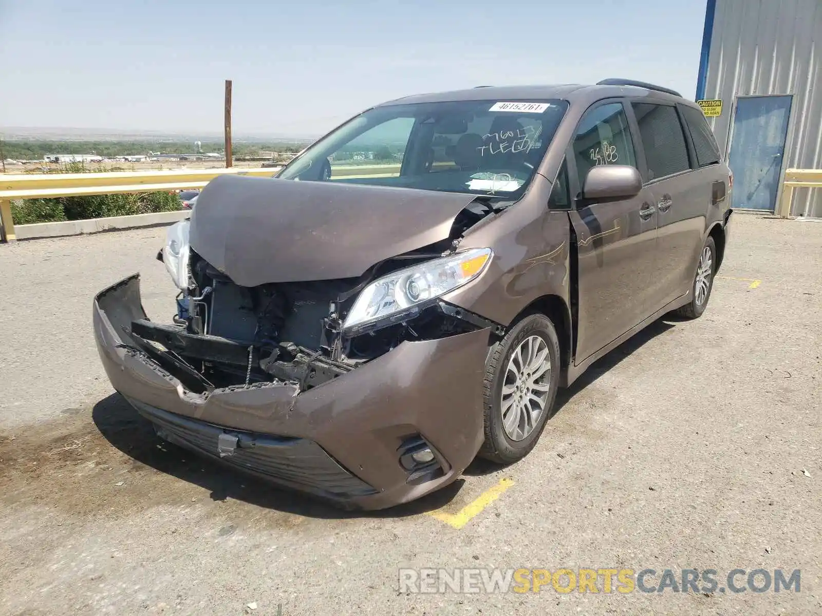 2 Photograph of a damaged car 5TDYZ3DC9KS994808 TOYOTA SIENNA 2019