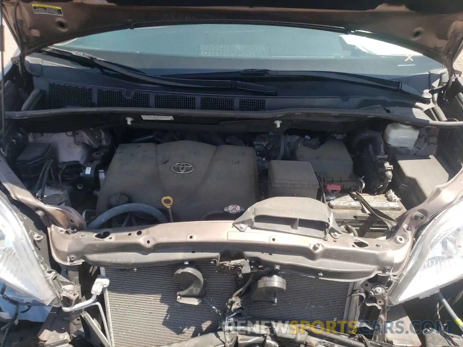 7 Photograph of a damaged car 5TDYZ3DC9KS994808 TOYOTA SIENNA 2019