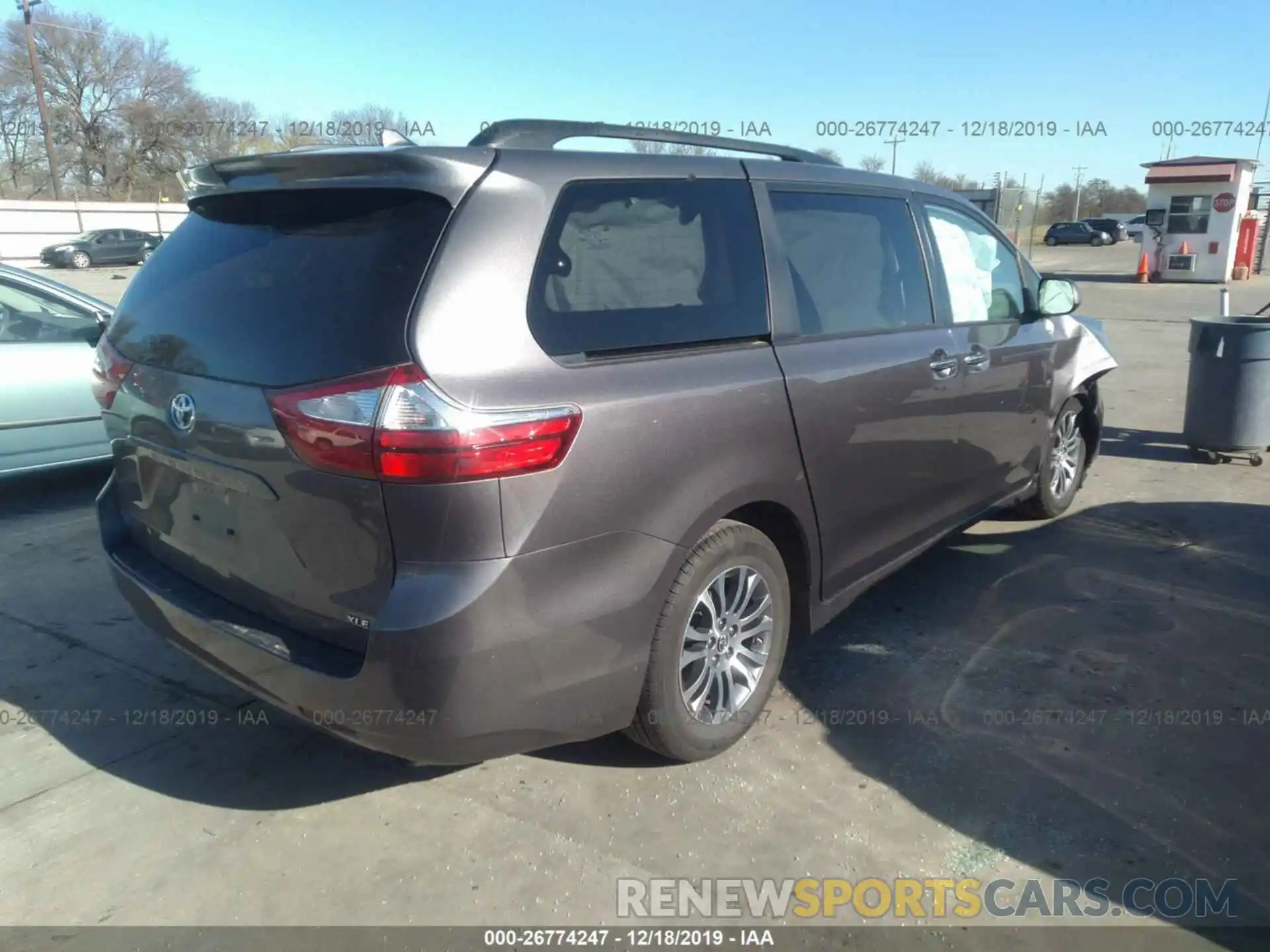 4 Photograph of a damaged car 5TDYZ3DC9KS997224 TOYOTA SIENNA 2019