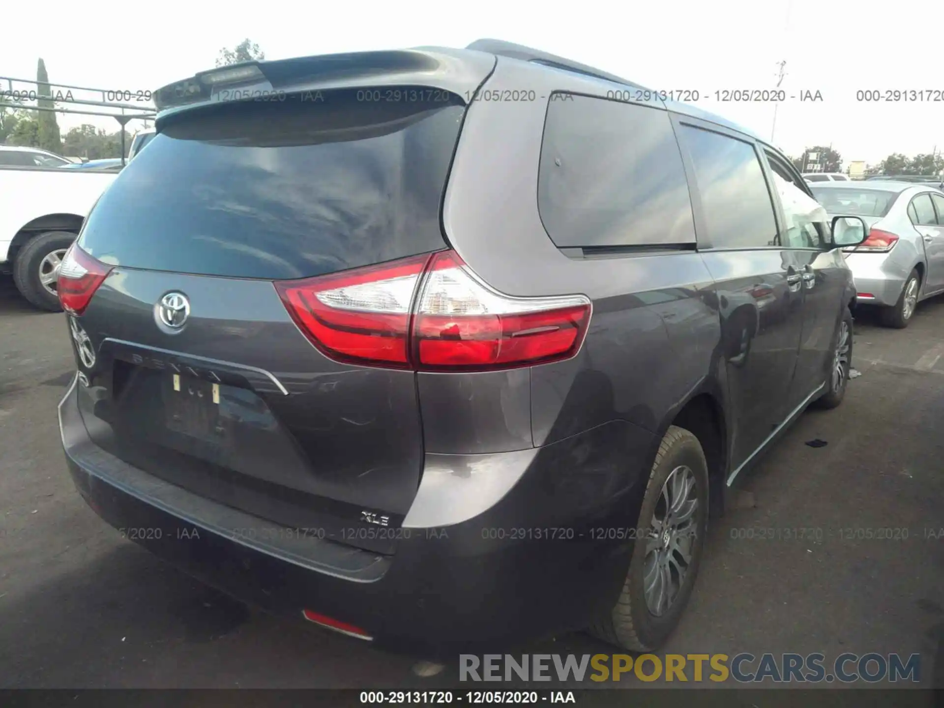 4 Photograph of a damaged car 5TDYZ3DC9KS999314 TOYOTA SIENNA 2019