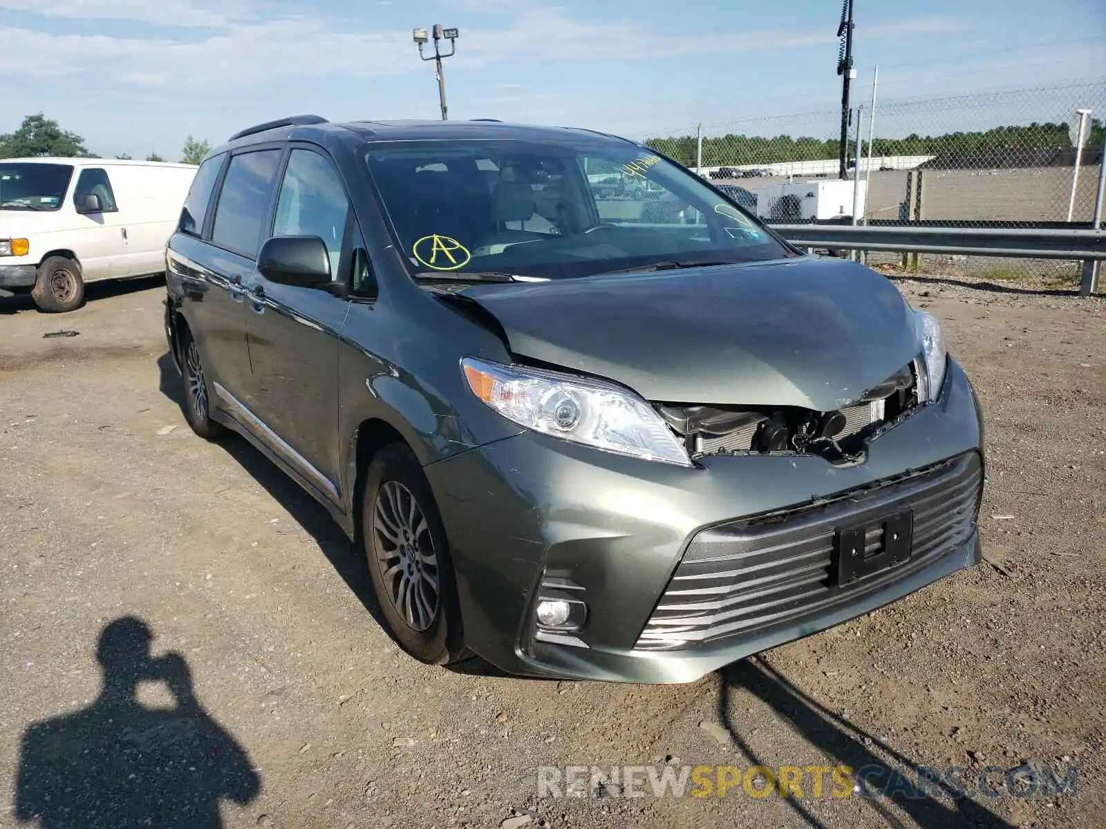 1 Photograph of a damaged car 5TDYZ3DCXKS001266 TOYOTA SIENNA 2019