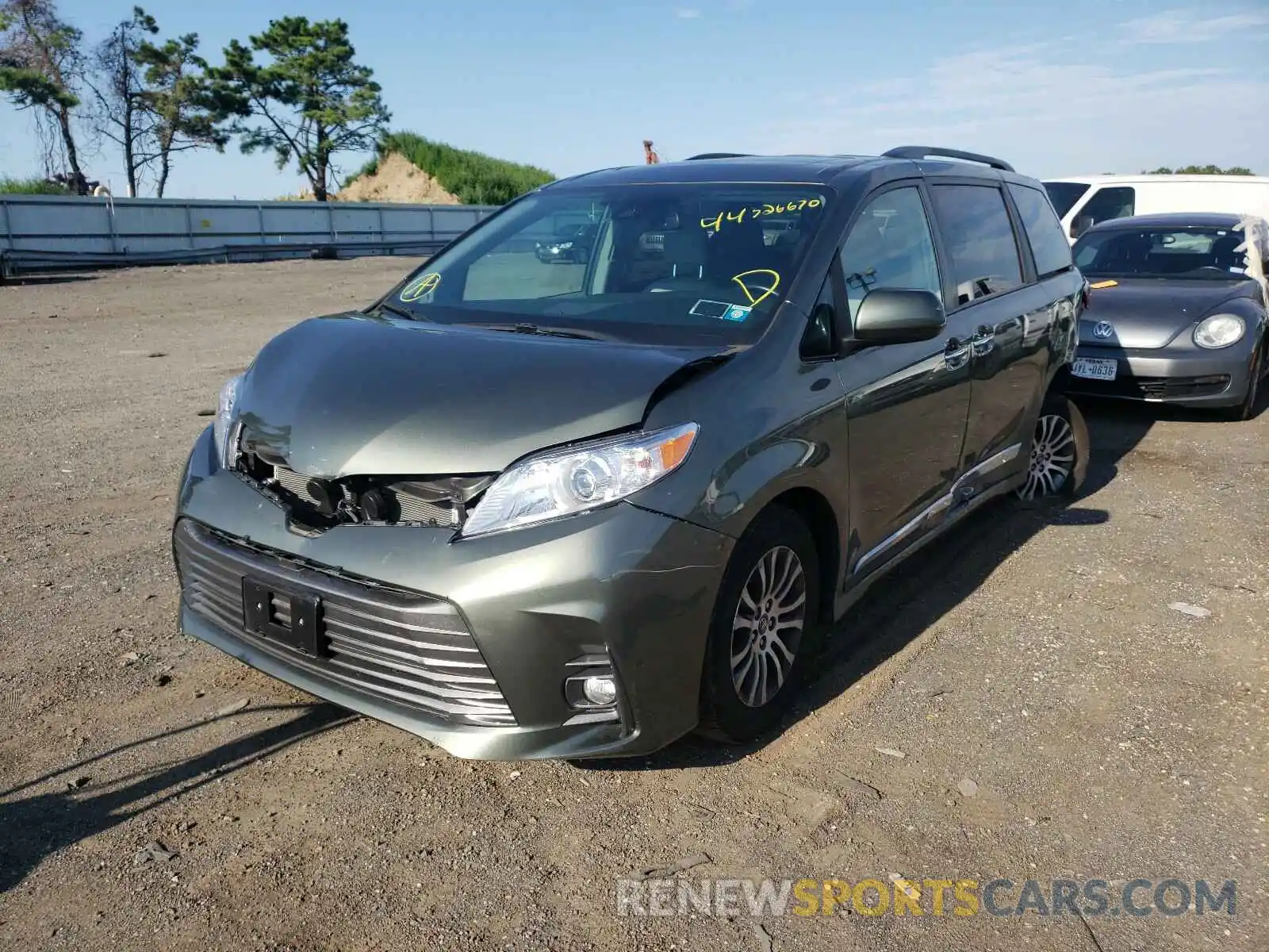 2 Photograph of a damaged car 5TDYZ3DCXKS001266 TOYOTA SIENNA 2019