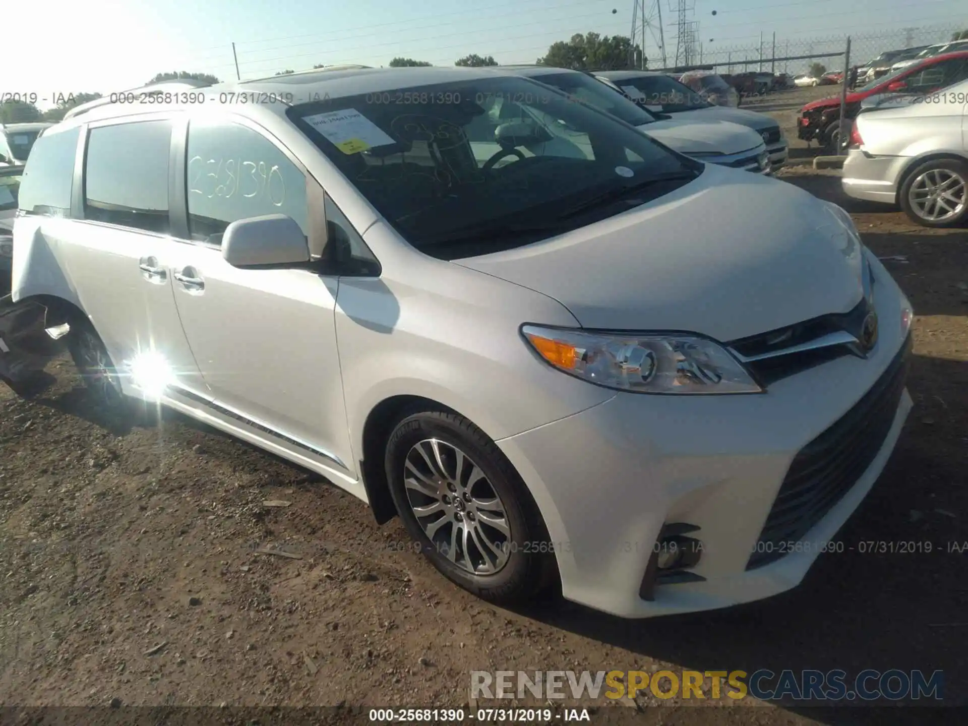 1 Фотография поврежденного автомобиля 5TDYZ3DCXKS005298 TOYOTA SIENNA 2019