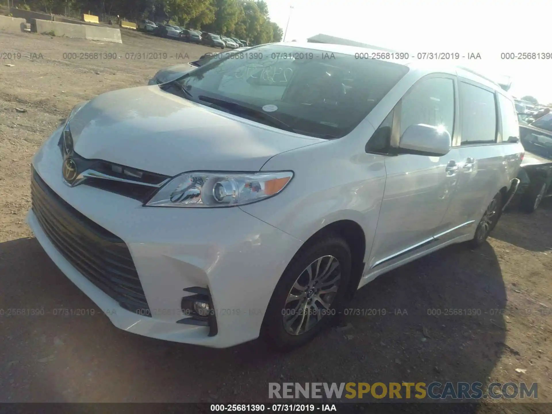 2 Фотография поврежденного автомобиля 5TDYZ3DCXKS005298 TOYOTA SIENNA 2019