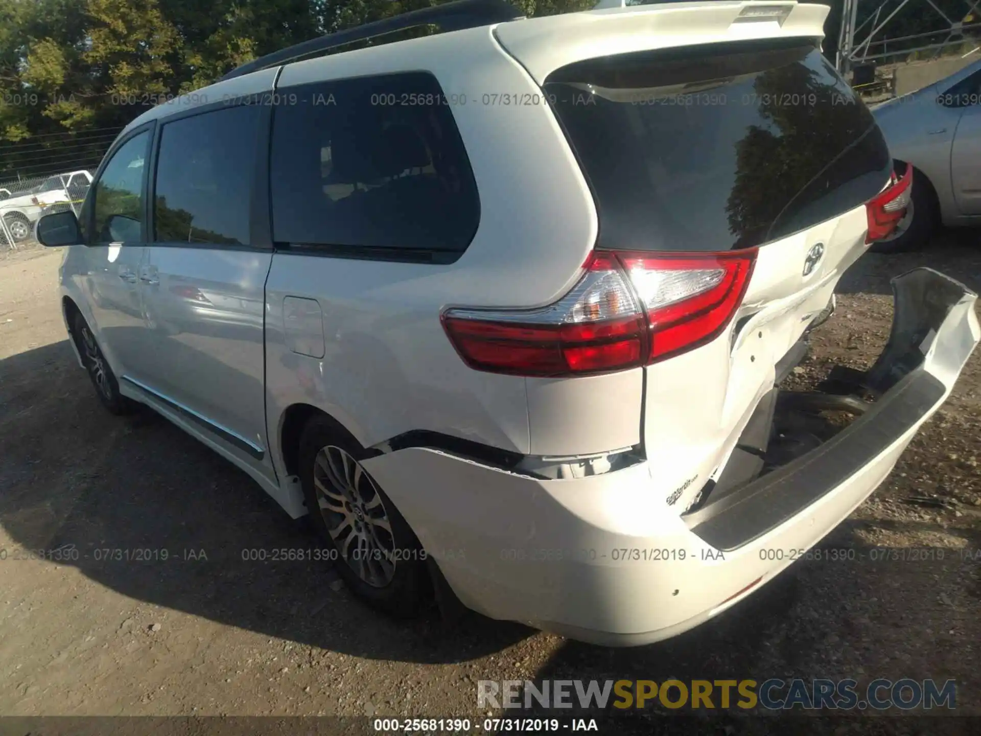 3 Фотография поврежденного автомобиля 5TDYZ3DCXKS005298 TOYOTA SIENNA 2019