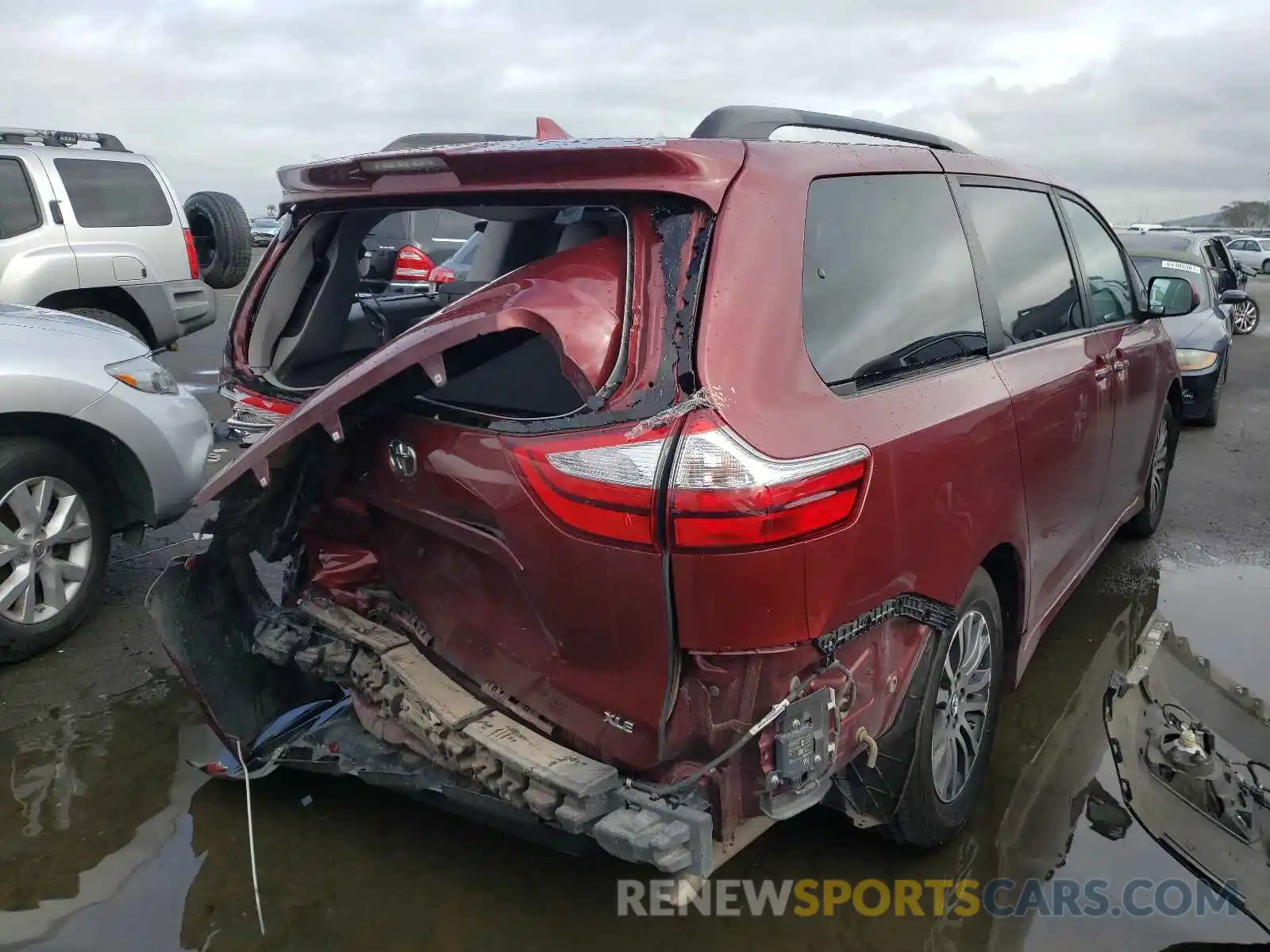 4 Photograph of a damaged car 5TDYZ3DCXKS012137 TOYOTA SIENNA 2019