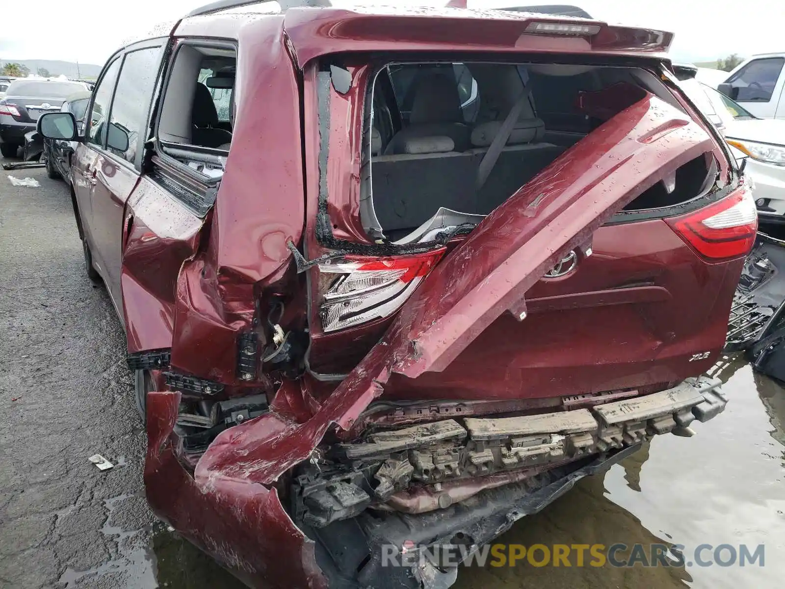 9 Photograph of a damaged car 5TDYZ3DCXKS012137 TOYOTA SIENNA 2019