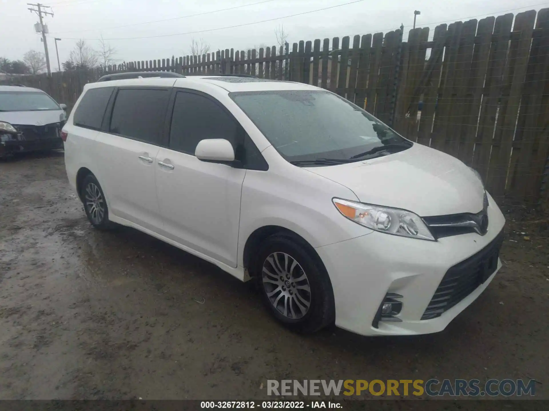 1 Фотография поврежденного автомобиля 5TDYZ3DCXKS013983 TOYOTA SIENNA 2019