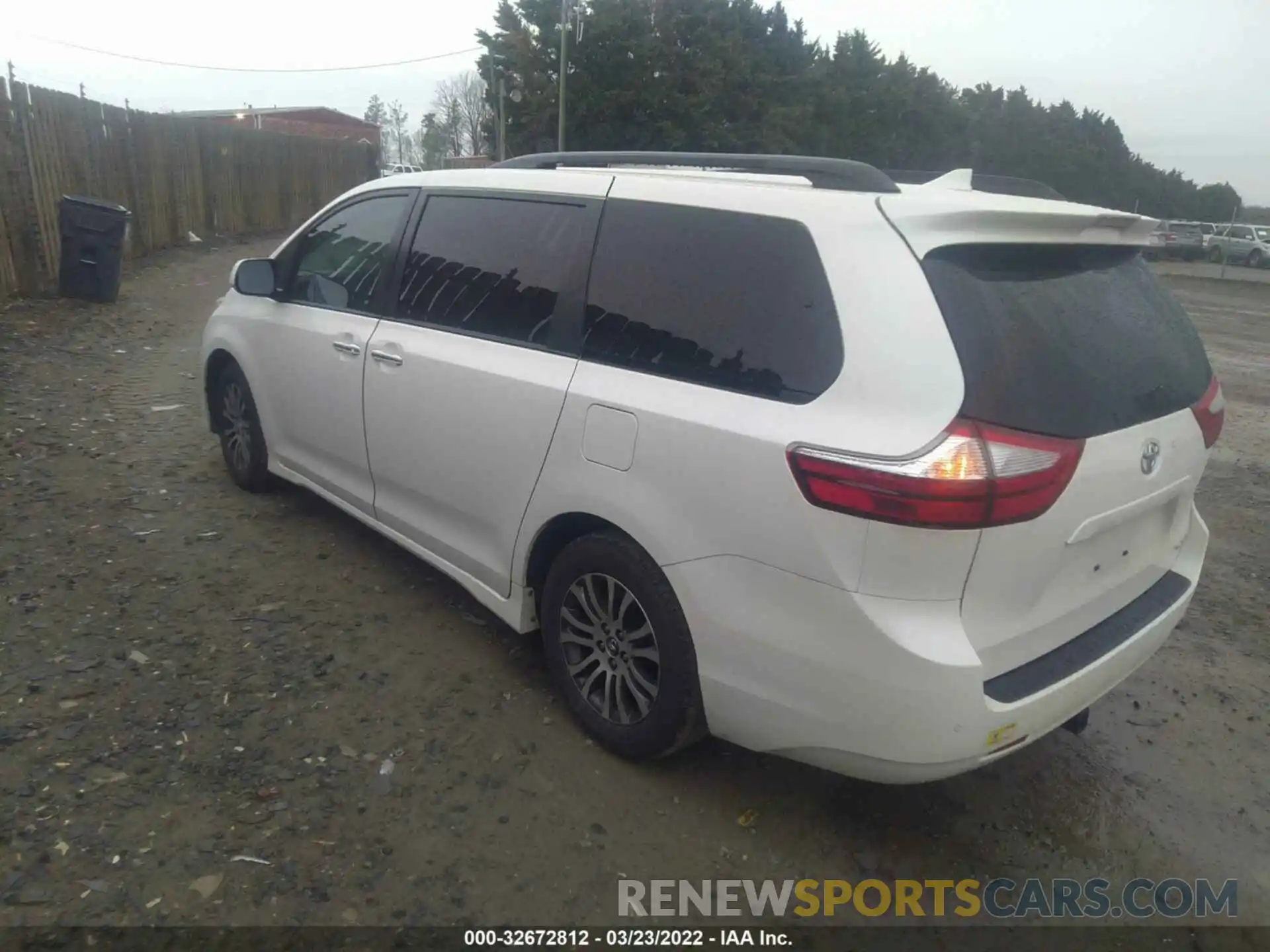 3 Фотография поврежденного автомобиля 5TDYZ3DCXKS013983 TOYOTA SIENNA 2019