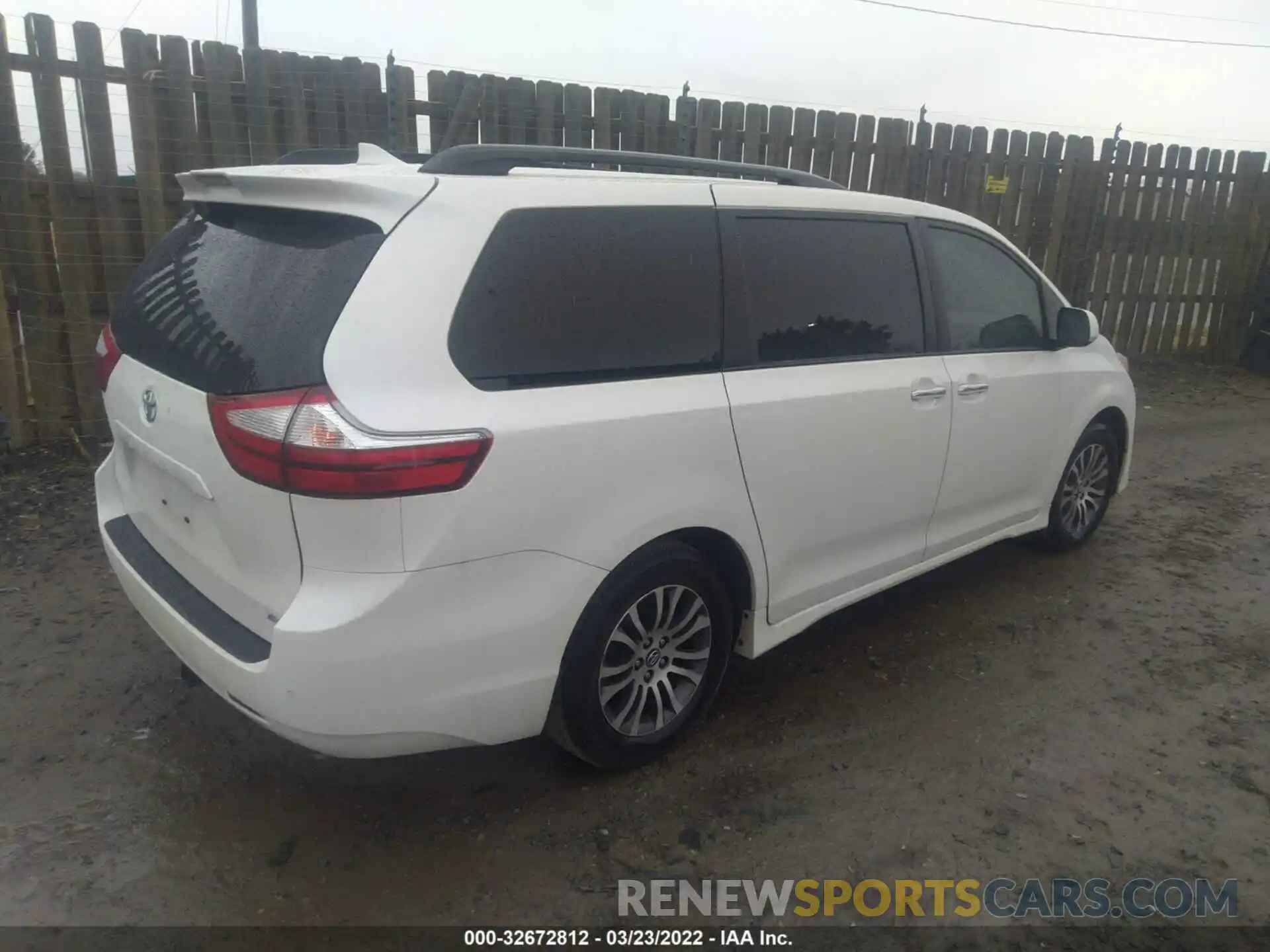 4 Фотография поврежденного автомобиля 5TDYZ3DCXKS013983 TOYOTA SIENNA 2019