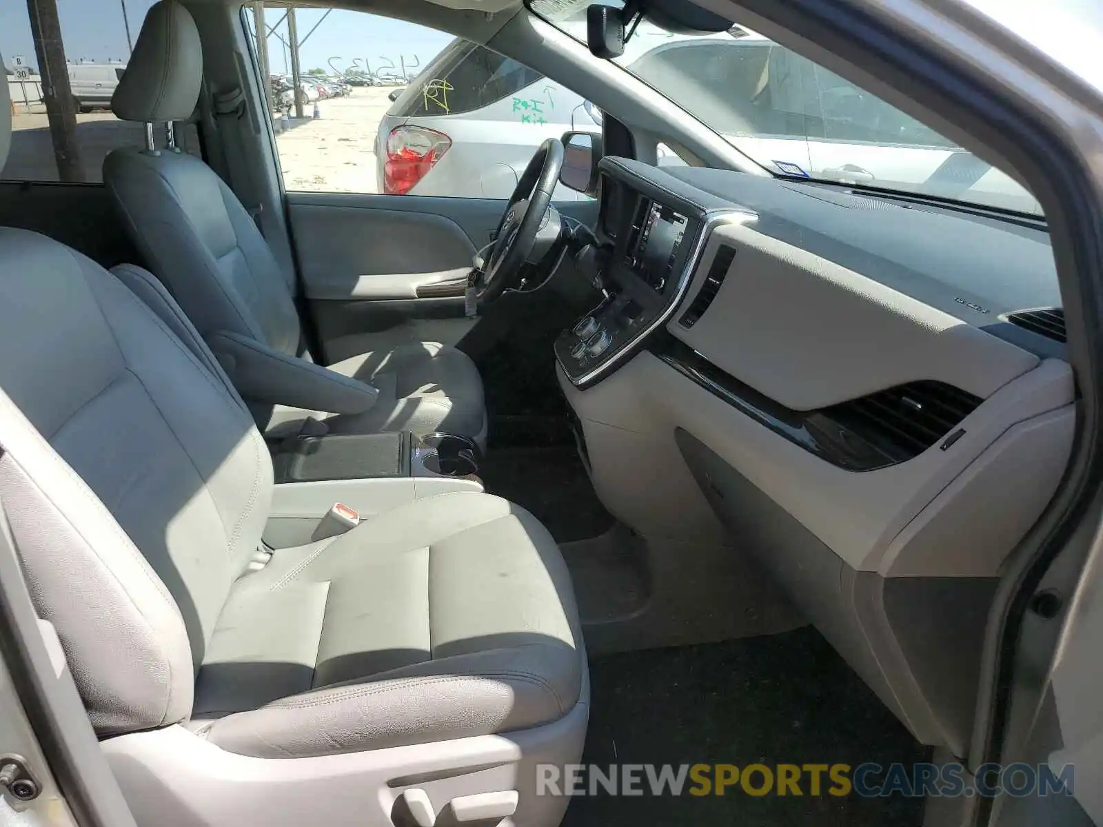 5 Photograph of a damaged car 5TDYZ3DCXKS014194 TOYOTA SIENNA 2019