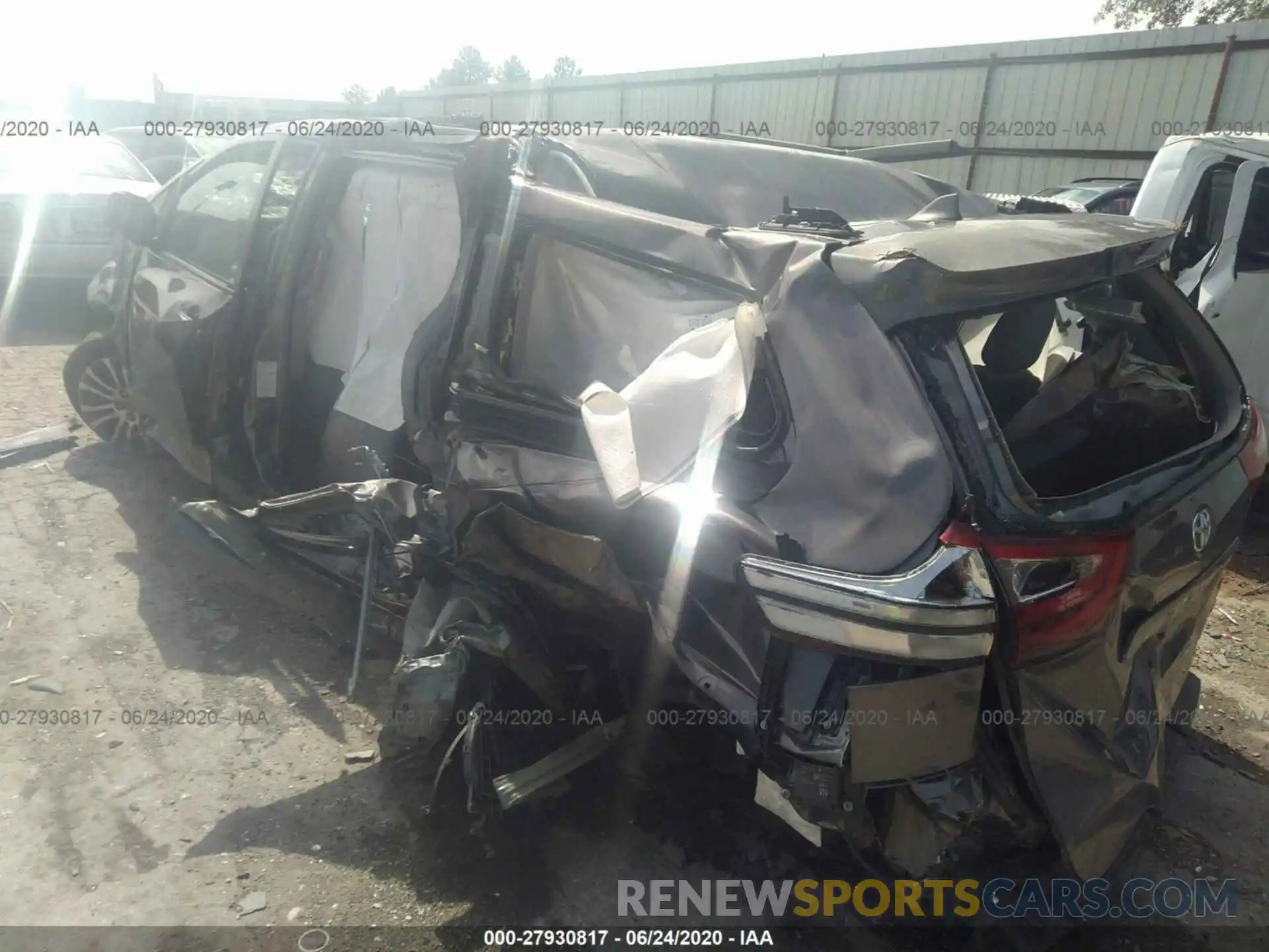 3 Photograph of a damaged car 5TDYZ3DCXKS015474 TOYOTA SIENNA 2019