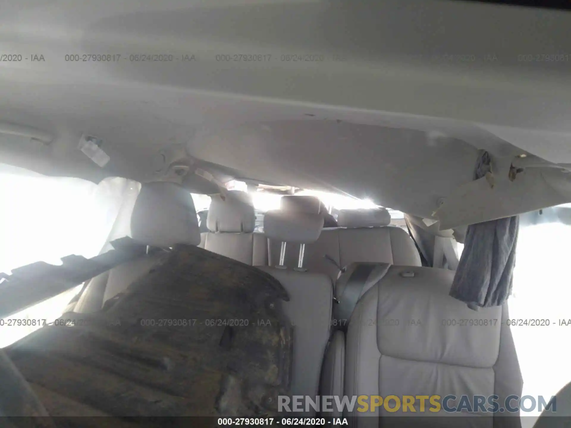 8 Photograph of a damaged car 5TDYZ3DCXKS015474 TOYOTA SIENNA 2019