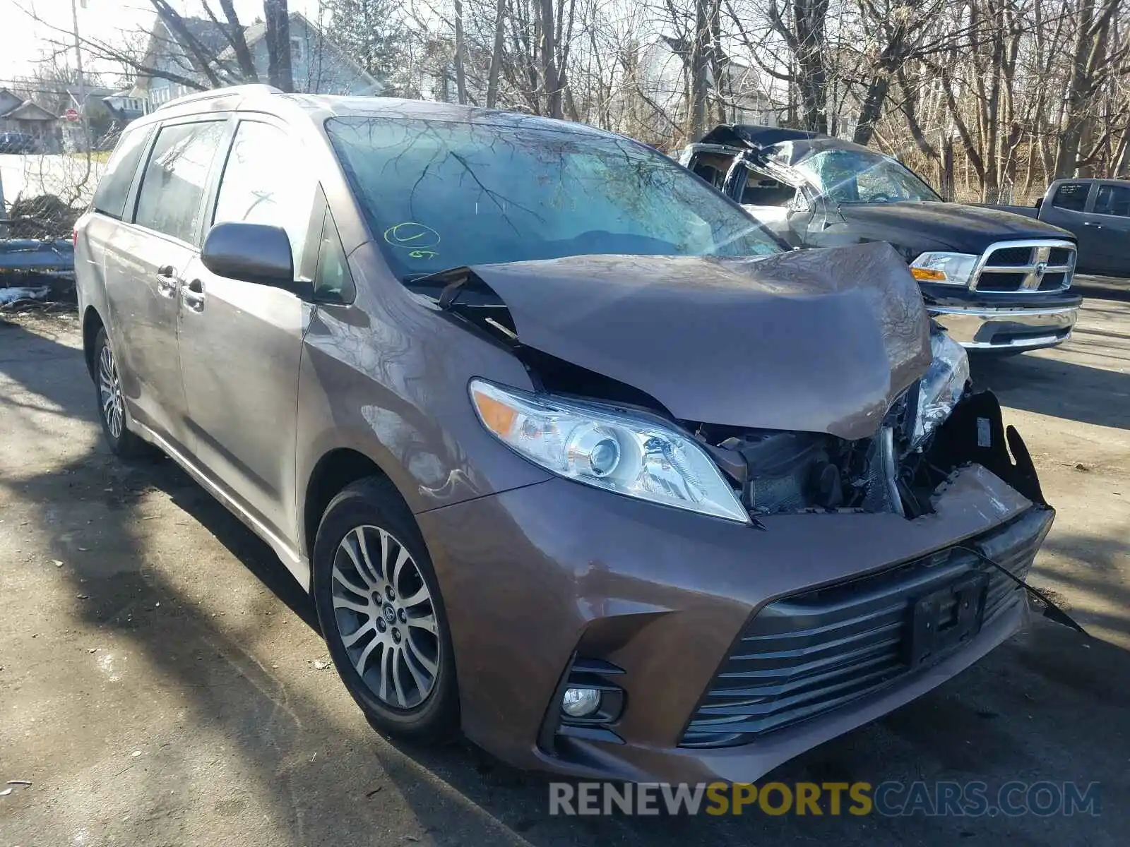 1 Photograph of a damaged car 5TDYZ3DCXKS019217 TOYOTA SIENNA 2019