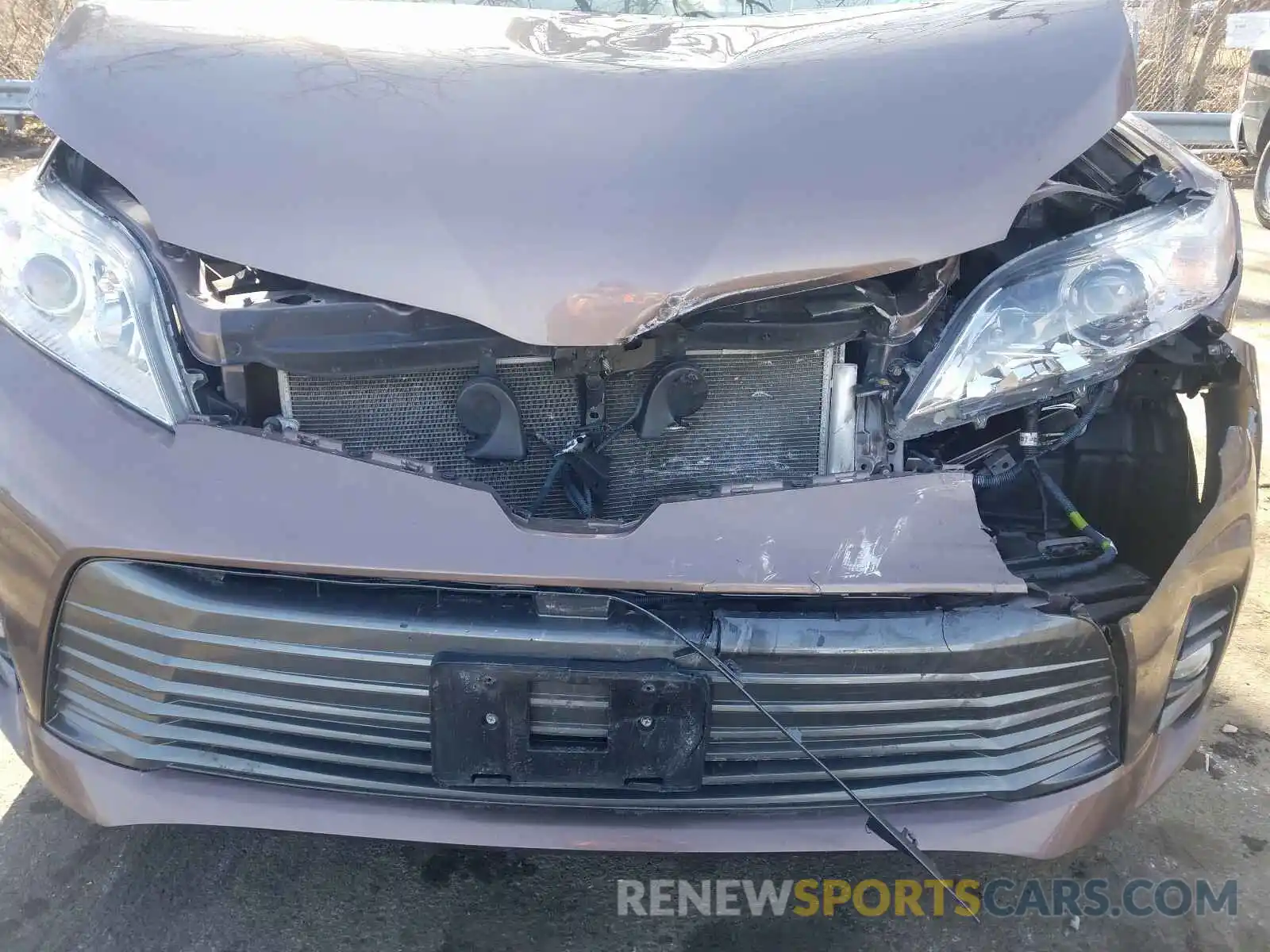 7 Photograph of a damaged car 5TDYZ3DCXKS019217 TOYOTA SIENNA 2019