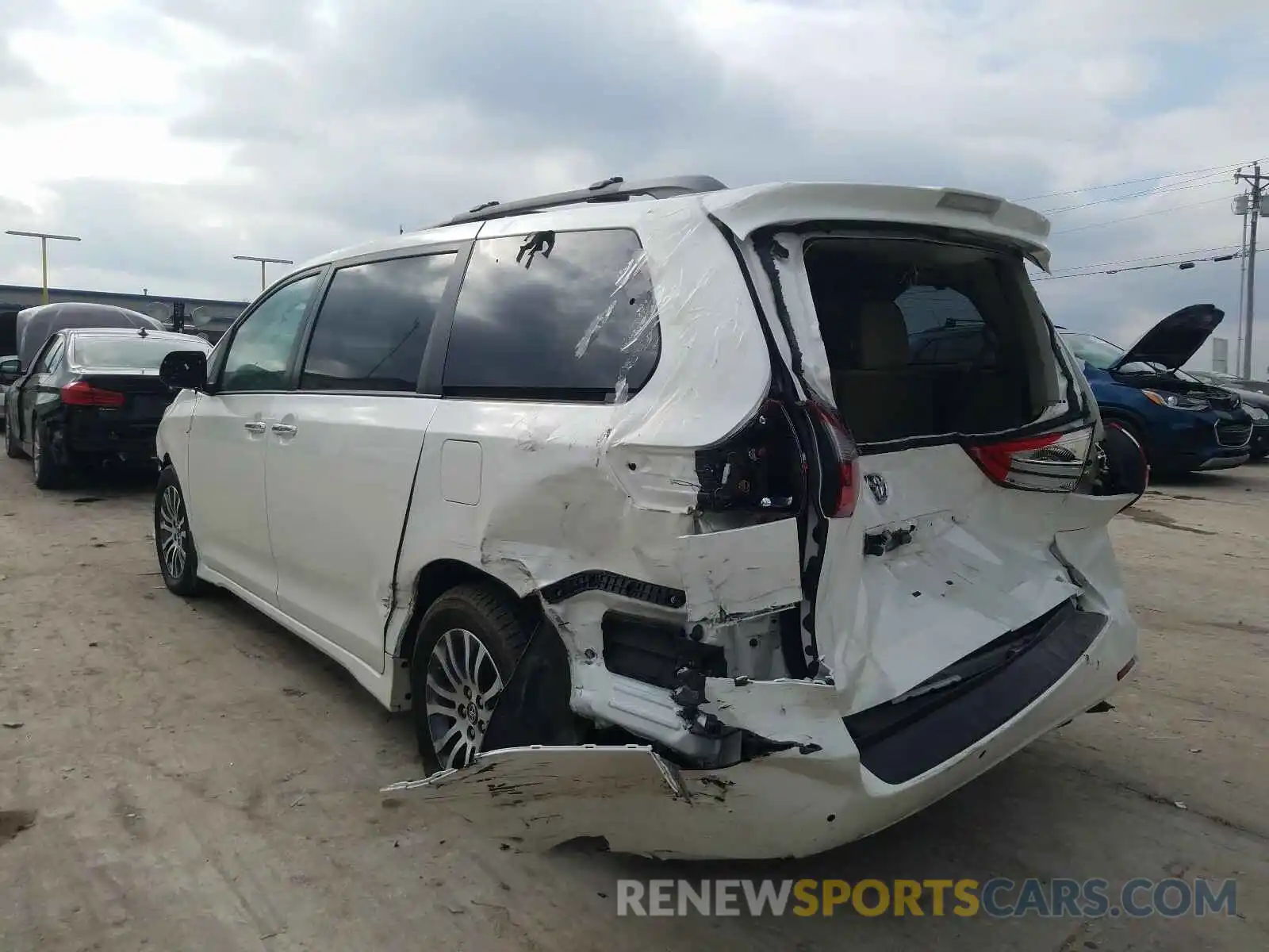 3 Photograph of a damaged car 5TDYZ3DCXKS968024 TOYOTA SIENNA 2019