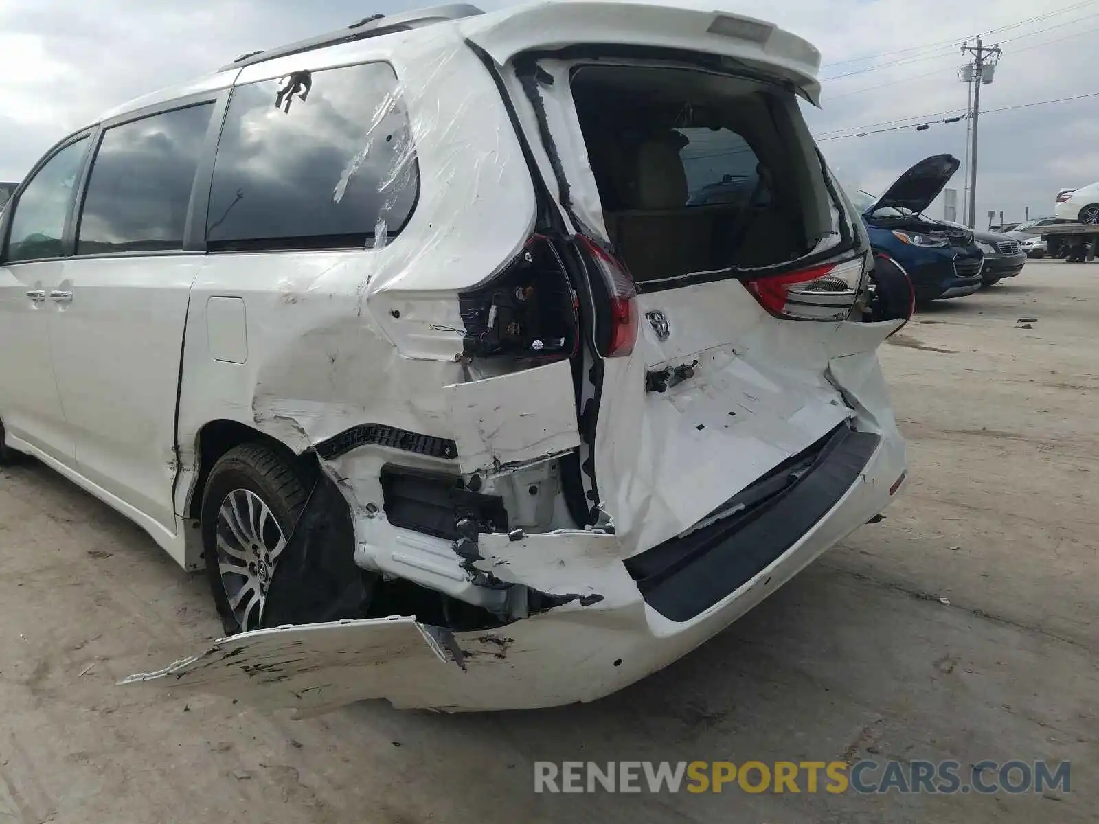 9 Photograph of a damaged car 5TDYZ3DCXKS968024 TOYOTA SIENNA 2019