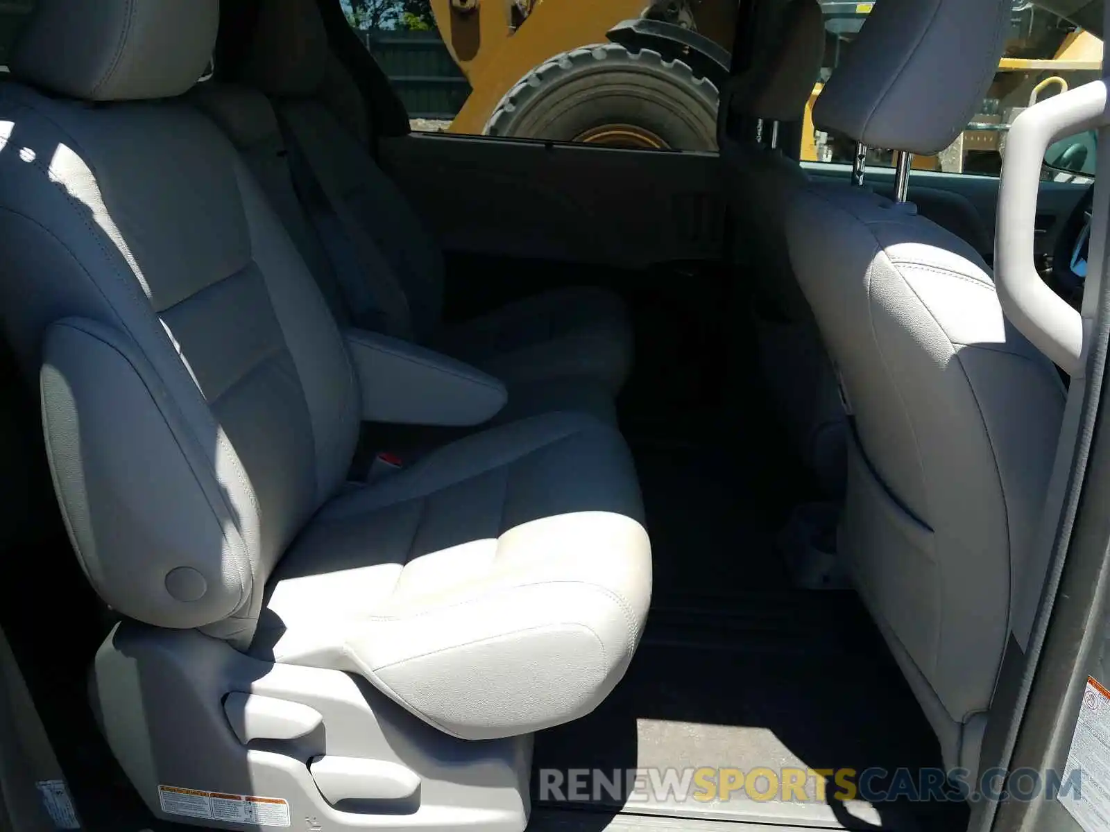 6 Photograph of a damaged car 5TDYZ3DCXKS972171 TOYOTA SIENNA 2019