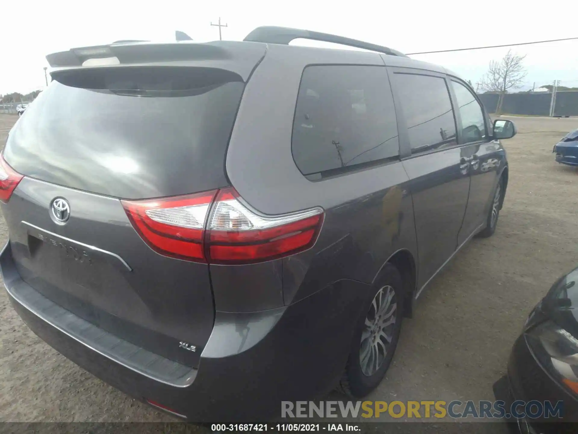 4 Photograph of a damaged car 5TDYZ3DCXKS974972 TOYOTA SIENNA 2019