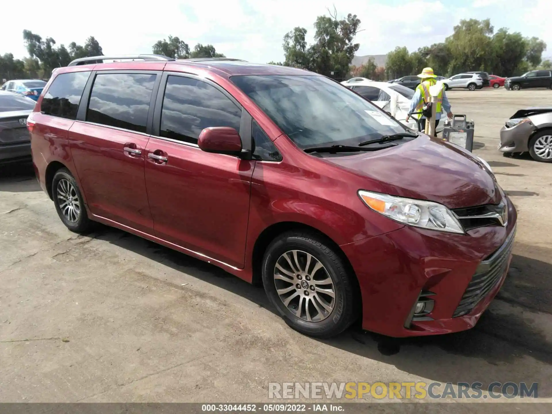 1 Фотография поврежденного автомобиля 5TDYZ3DCXKS977015 TOYOTA SIENNA 2019