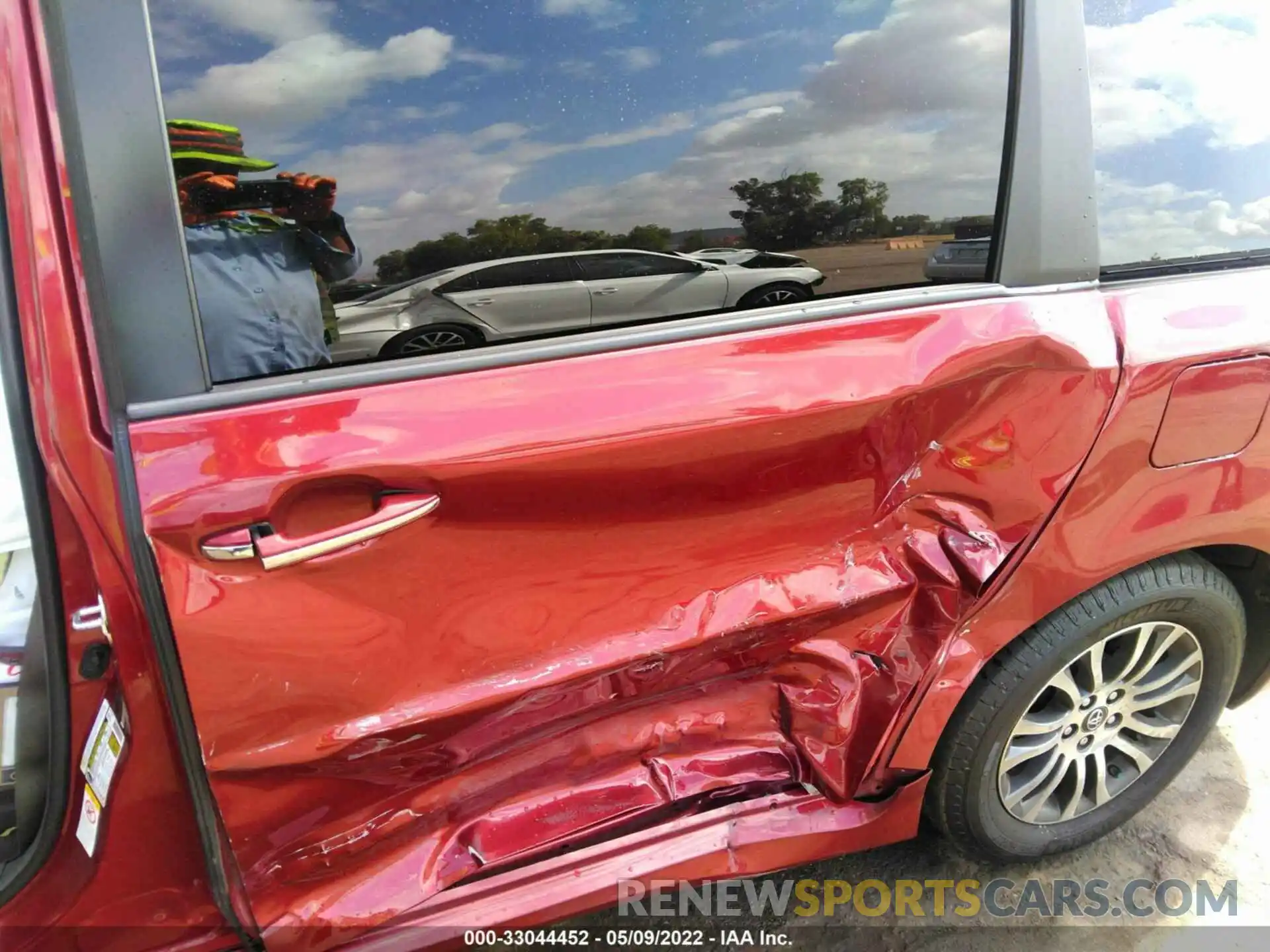 6 Photograph of a damaged car 5TDYZ3DCXKS977015 TOYOTA SIENNA 2019