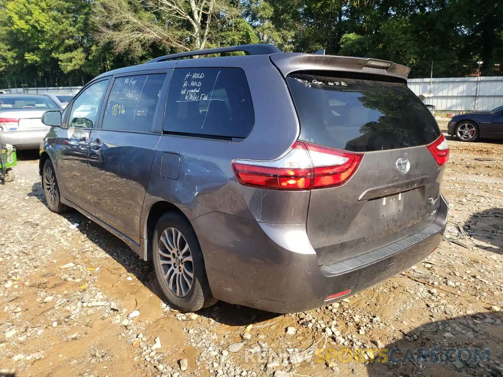 3 Photograph of a damaged car 5TDYZ3DCXKS977838 TOYOTA SIENNA 2019