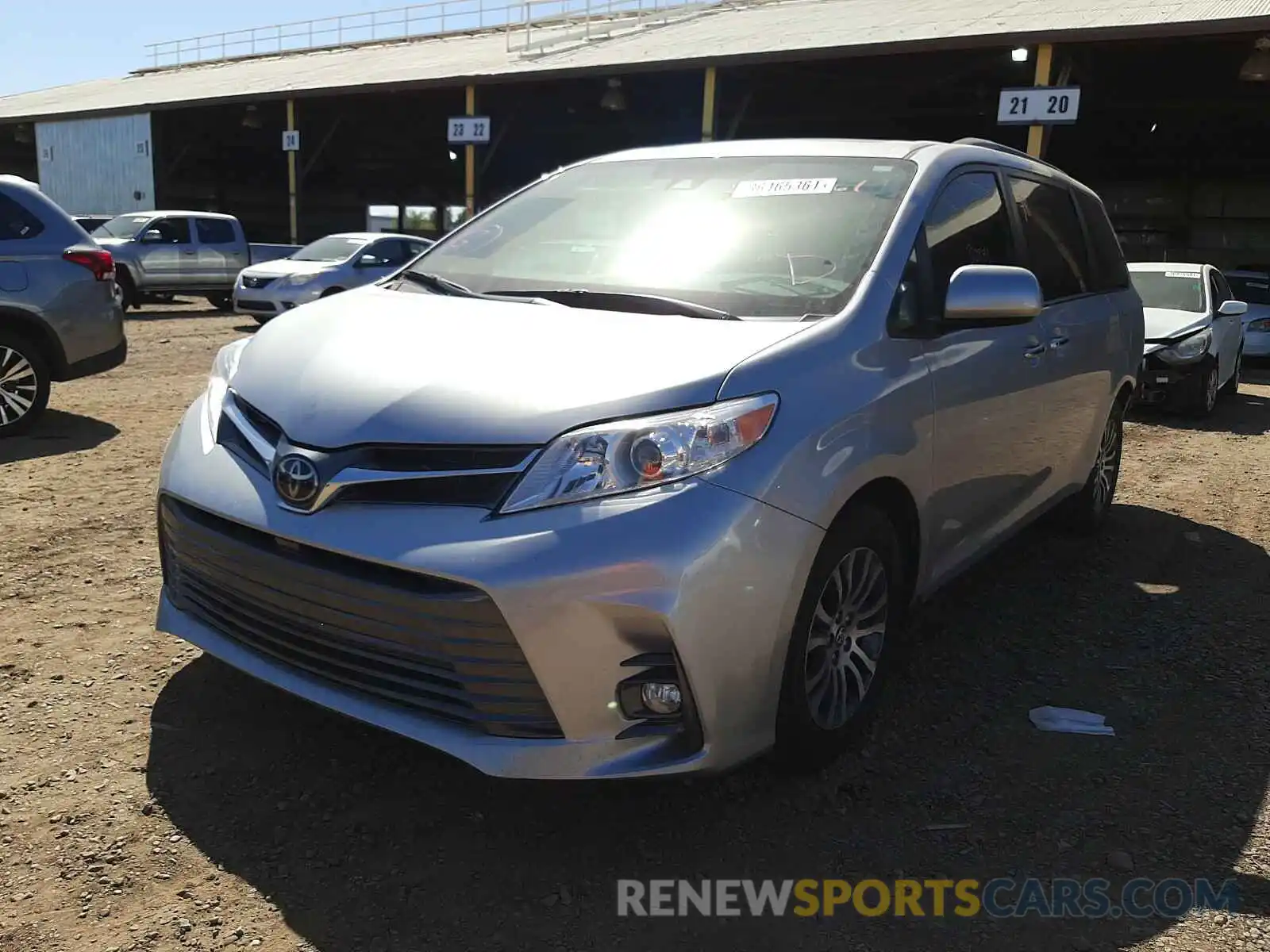 2 Photograph of a damaged car 5TDYZ3DCXKS978021 TOYOTA SIENNA 2019