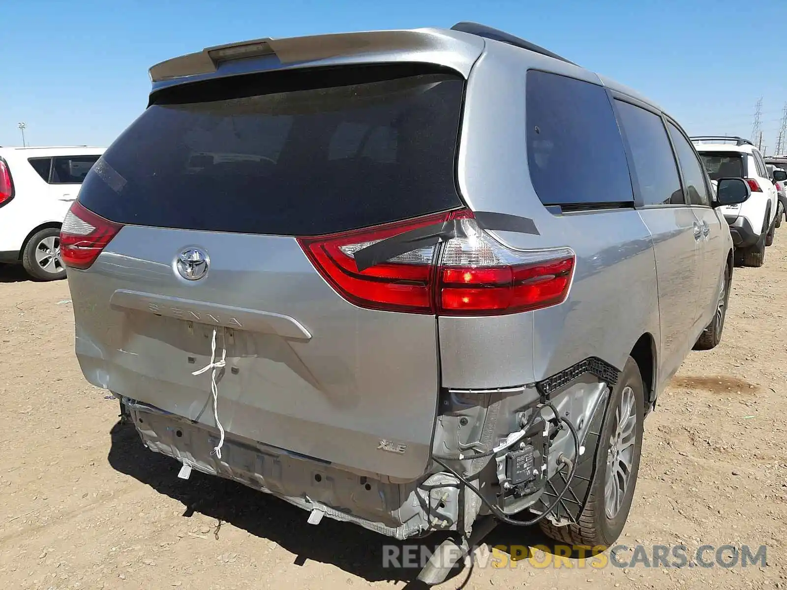 4 Photograph of a damaged car 5TDYZ3DCXKS978021 TOYOTA SIENNA 2019