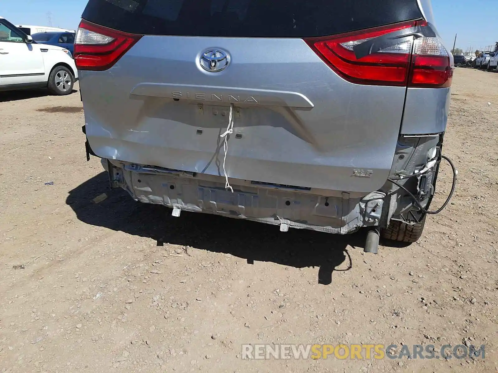 9 Photograph of a damaged car 5TDYZ3DCXKS978021 TOYOTA SIENNA 2019