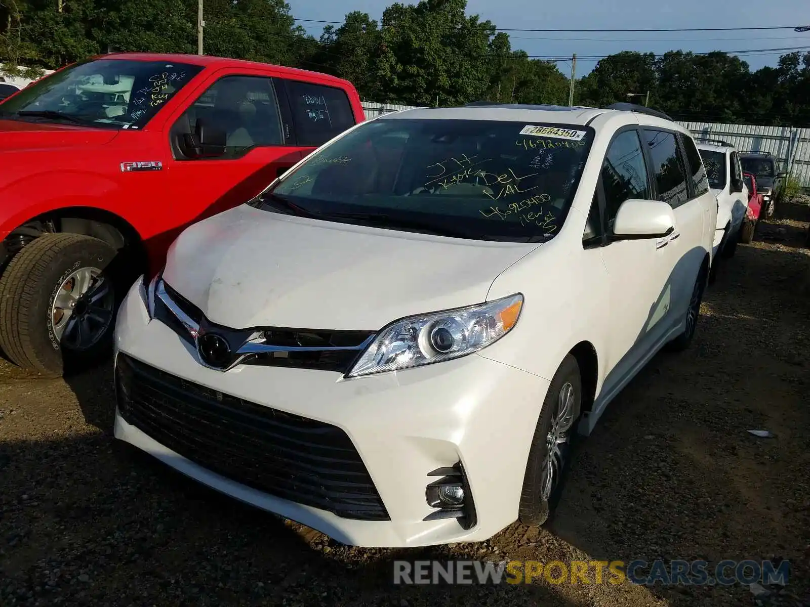 2 Photograph of a damaged car 5TDYZ3DCXKS978374 TOYOTA SIENNA 2019