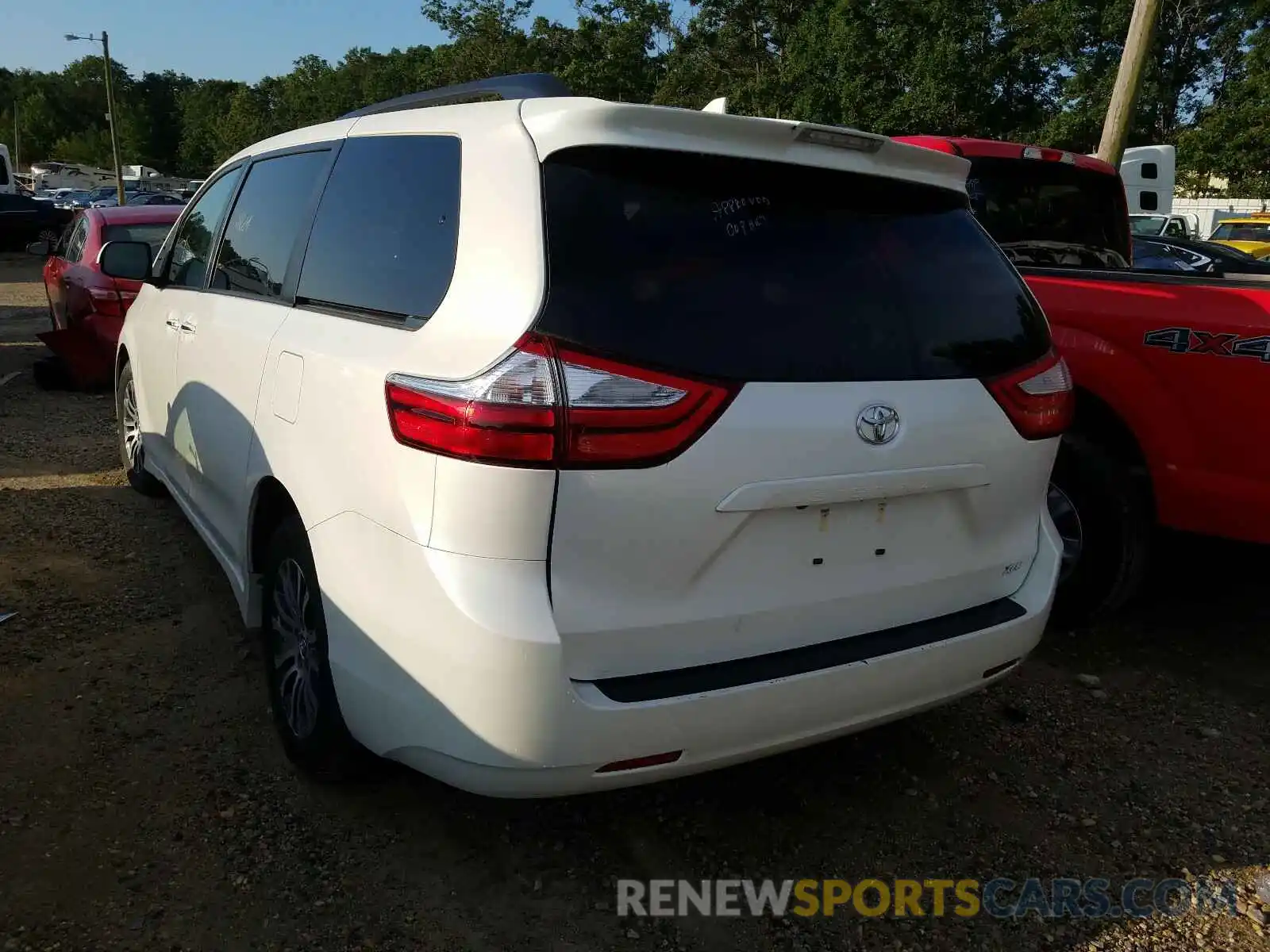 3 Photograph of a damaged car 5TDYZ3DCXKS978374 TOYOTA SIENNA 2019