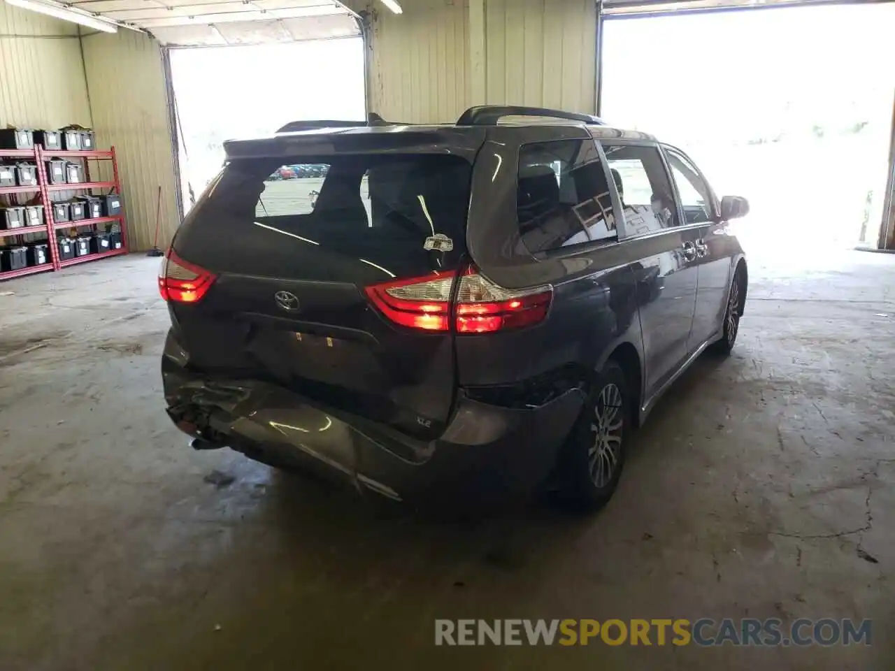 4 Photograph of a damaged car 5TDYZ3DCXKS978813 TOYOTA SIENNA 2019