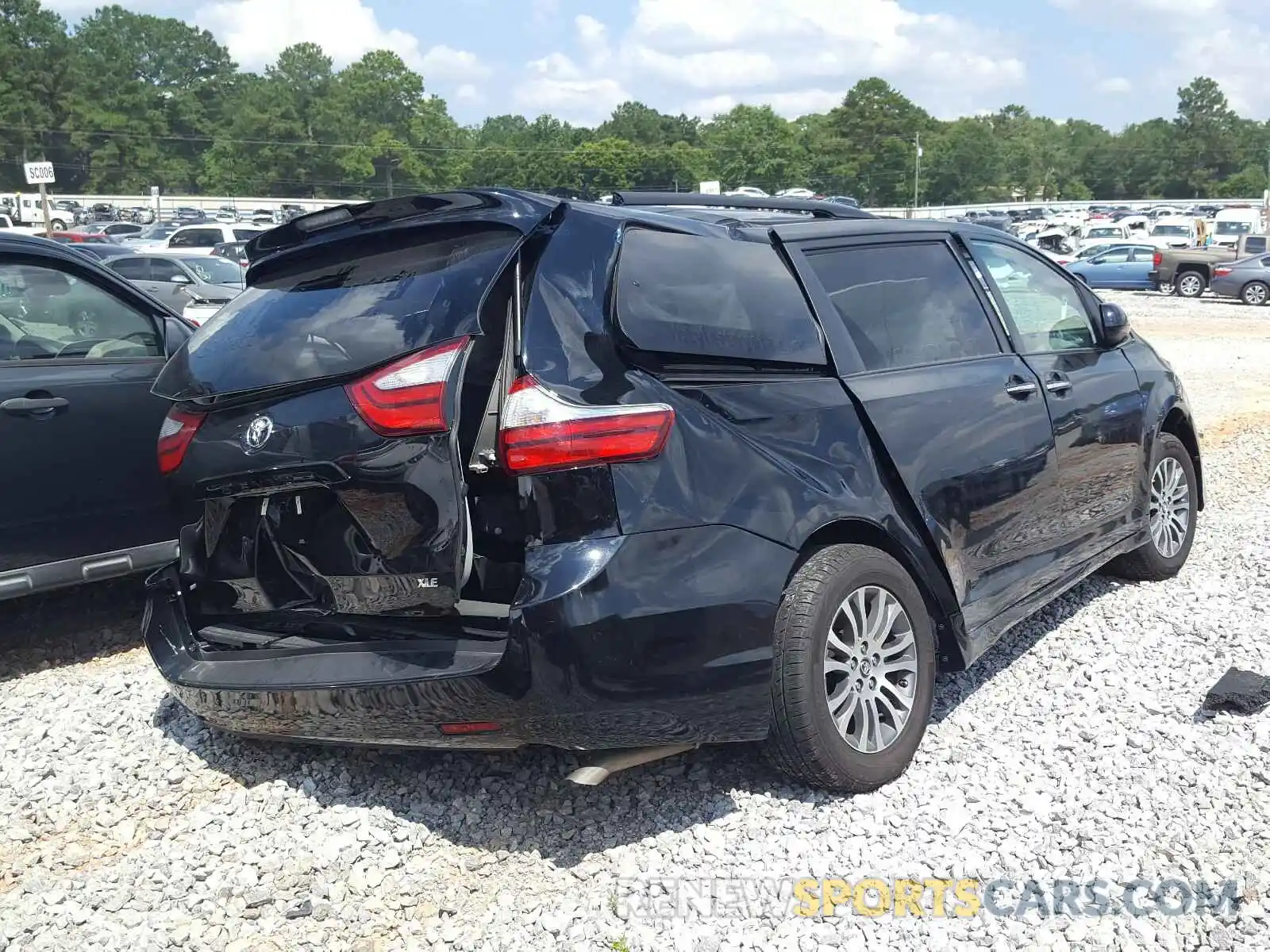 4 Photograph of a damaged car 5TDYZ3DCXKS979461 TOYOTA SIENNA 2019