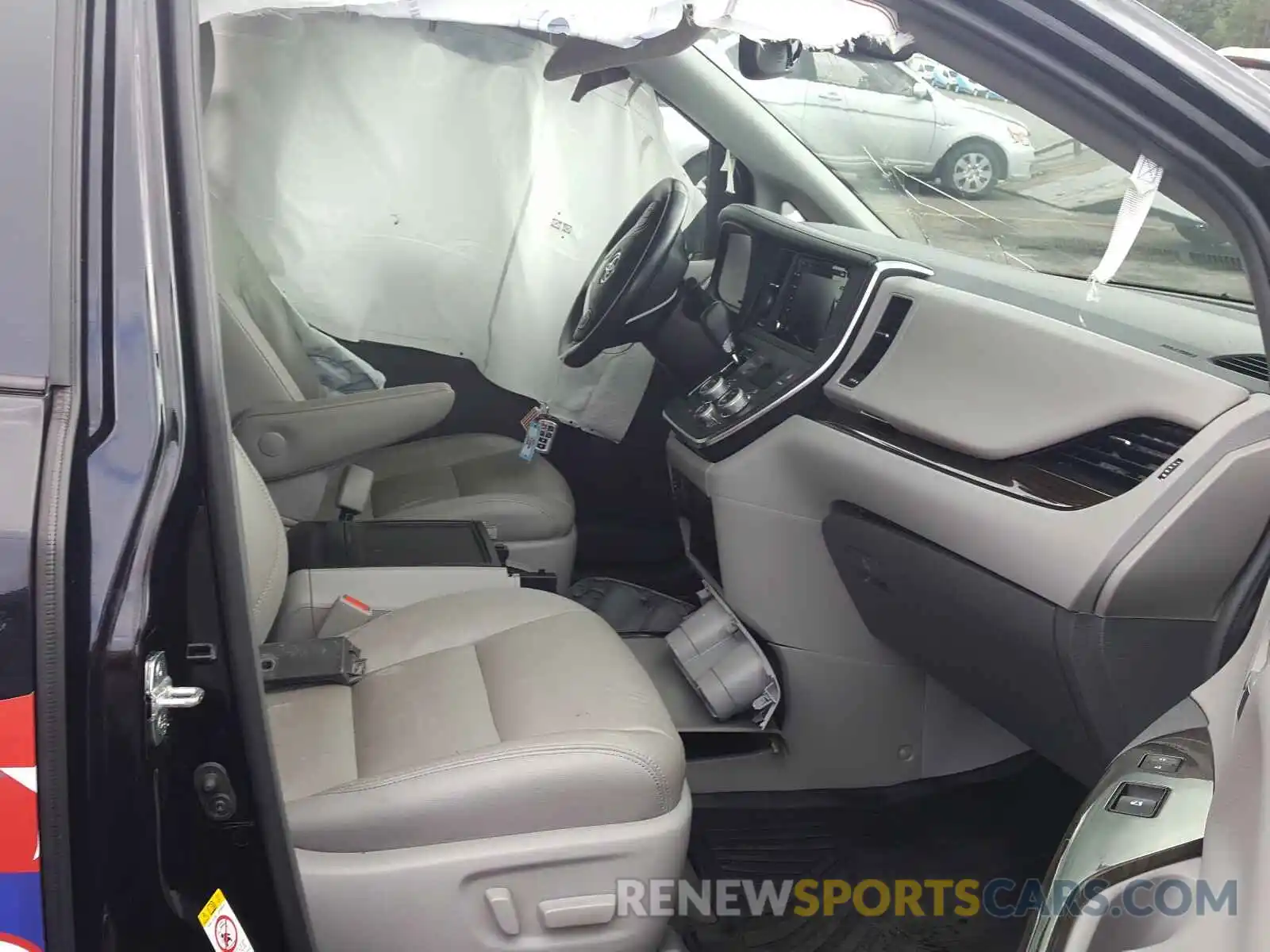 5 Photograph of a damaged car 5TDYZ3DCXKS979461 TOYOTA SIENNA 2019