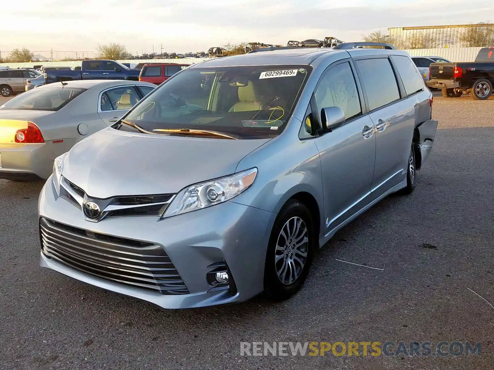 2 Фотография поврежденного автомобиля 5TDYZ3DCXKS979704 TOYOTA SIENNA 2019