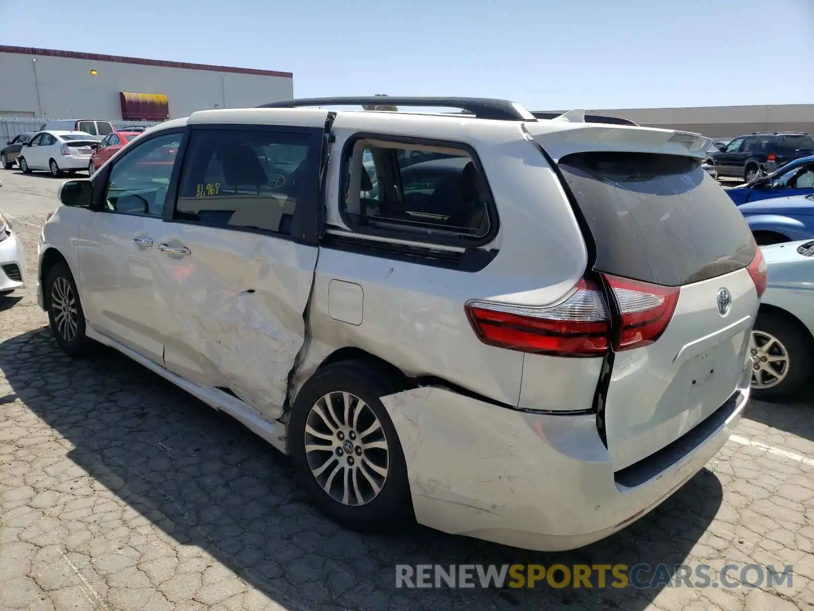 3 Фотография поврежденного автомобиля 5TDYZ3DCXKS981758 TOYOTA SIENNA 2019