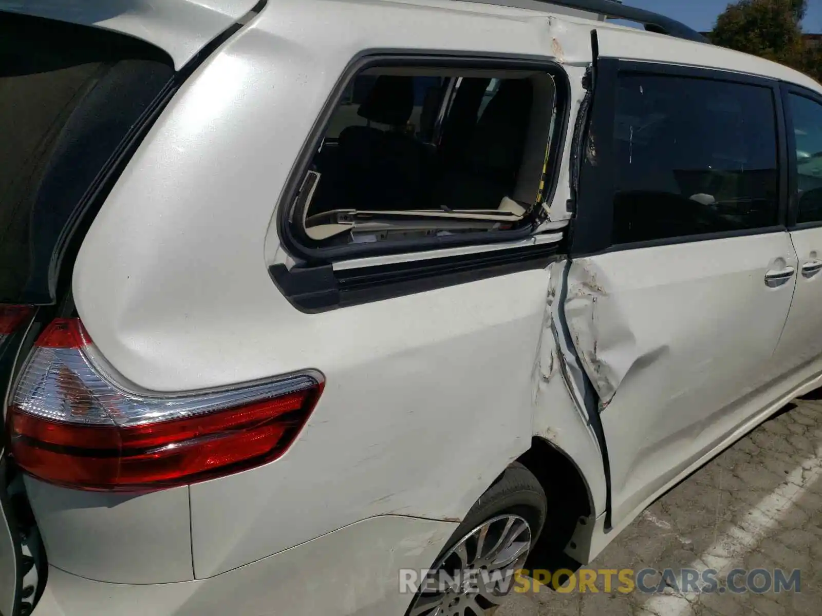 9 Фотография поврежденного автомобиля 5TDYZ3DCXKS981758 TOYOTA SIENNA 2019