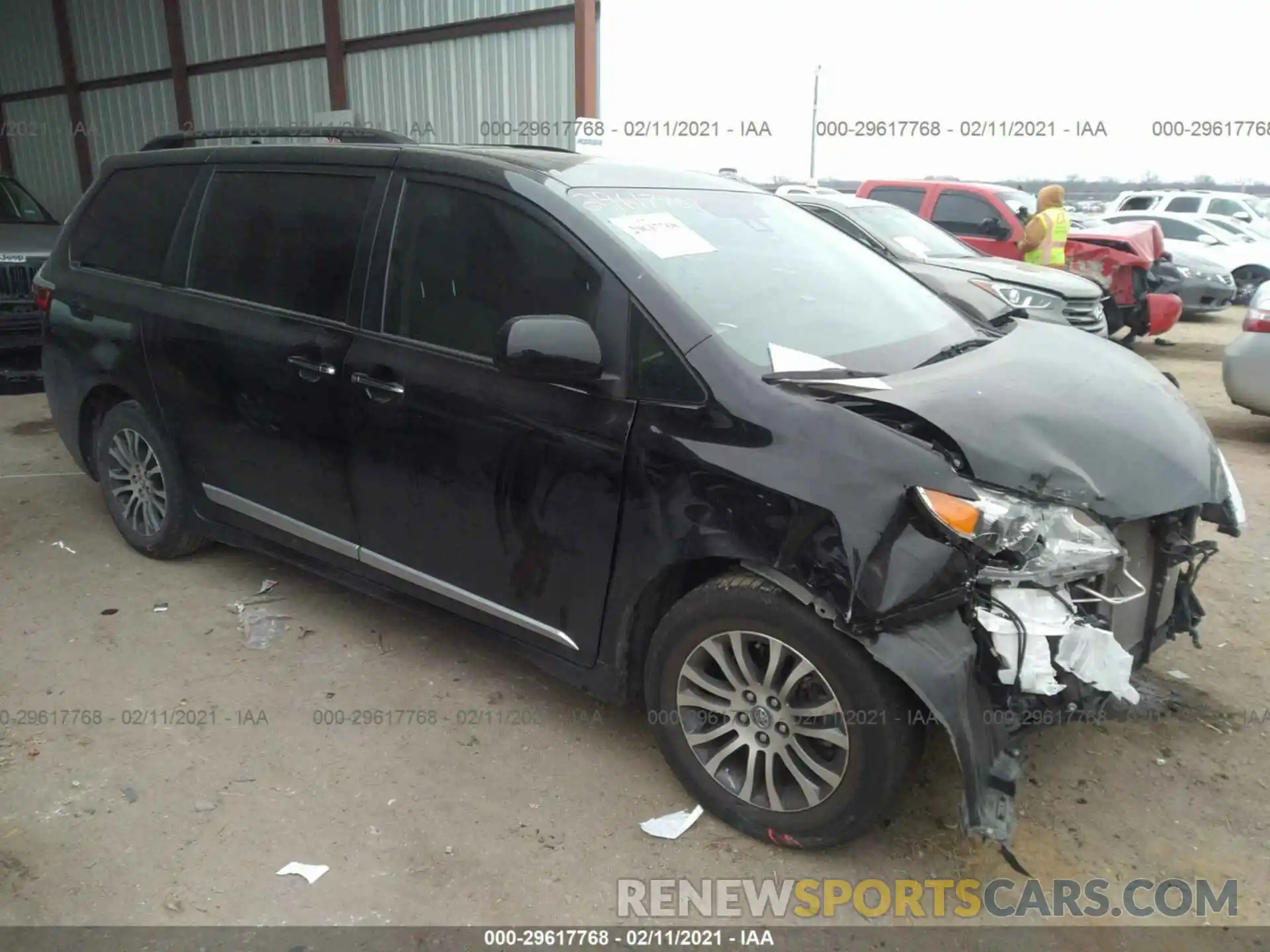 1 Photograph of a damaged car 5TDYZ3DCXKS985552 TOYOTA SIENNA 2019