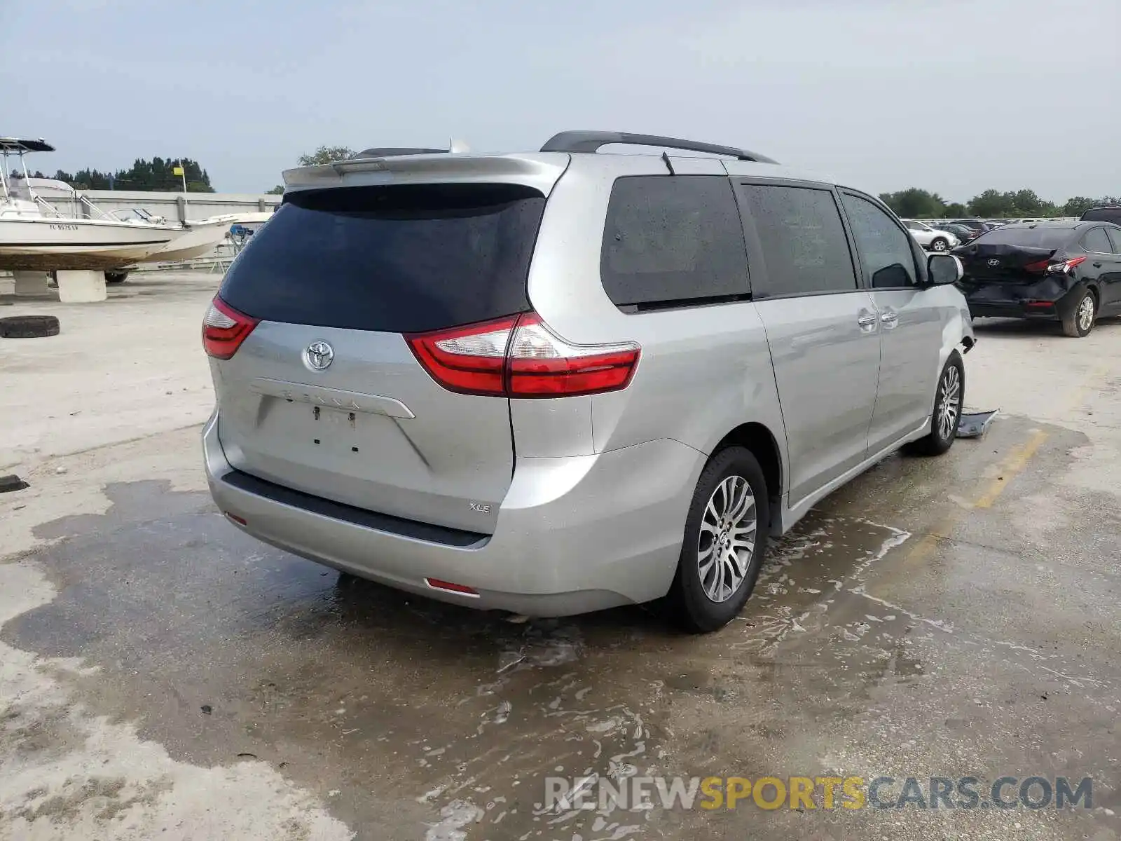 4 Photograph of a damaged car 5TDYZ3DCXKS988192 TOYOTA SIENNA 2019