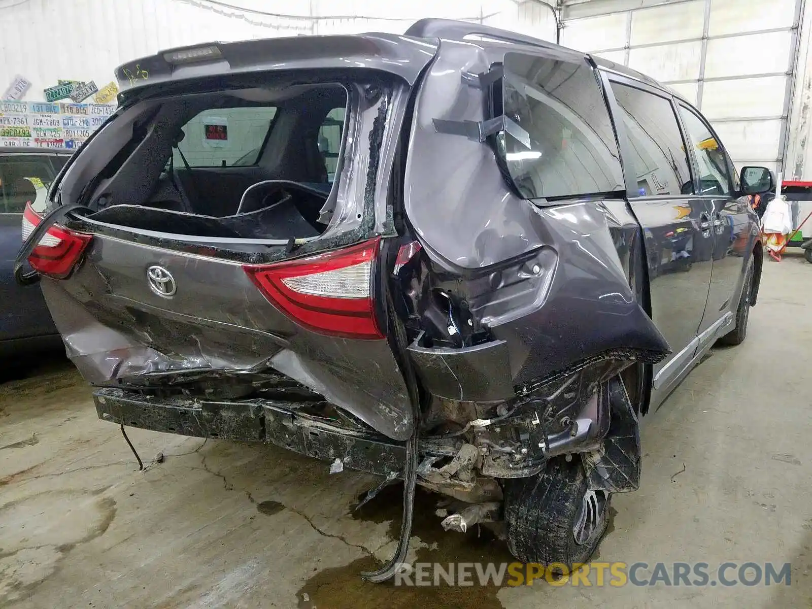 4 Photograph of a damaged car 5TDYZ3DCXKS991819 TOYOTA SIENNA 2019