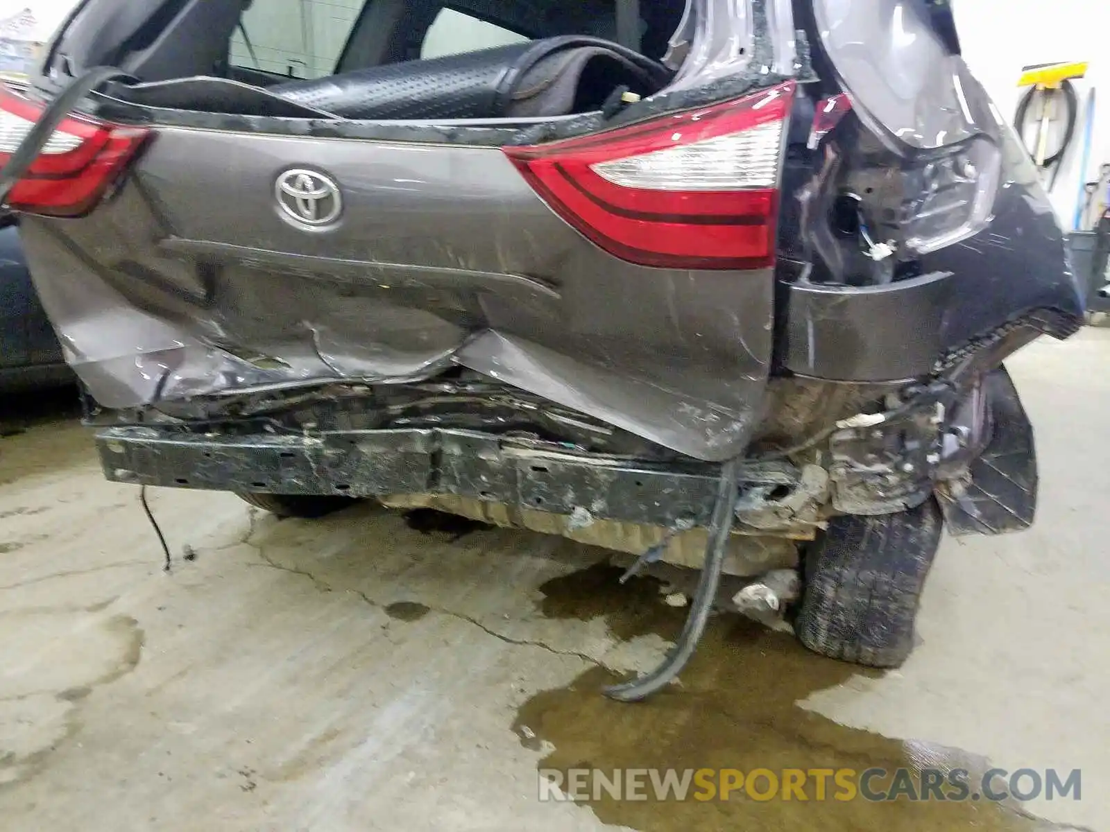 9 Photograph of a damaged car 5TDYZ3DCXKS991819 TOYOTA SIENNA 2019