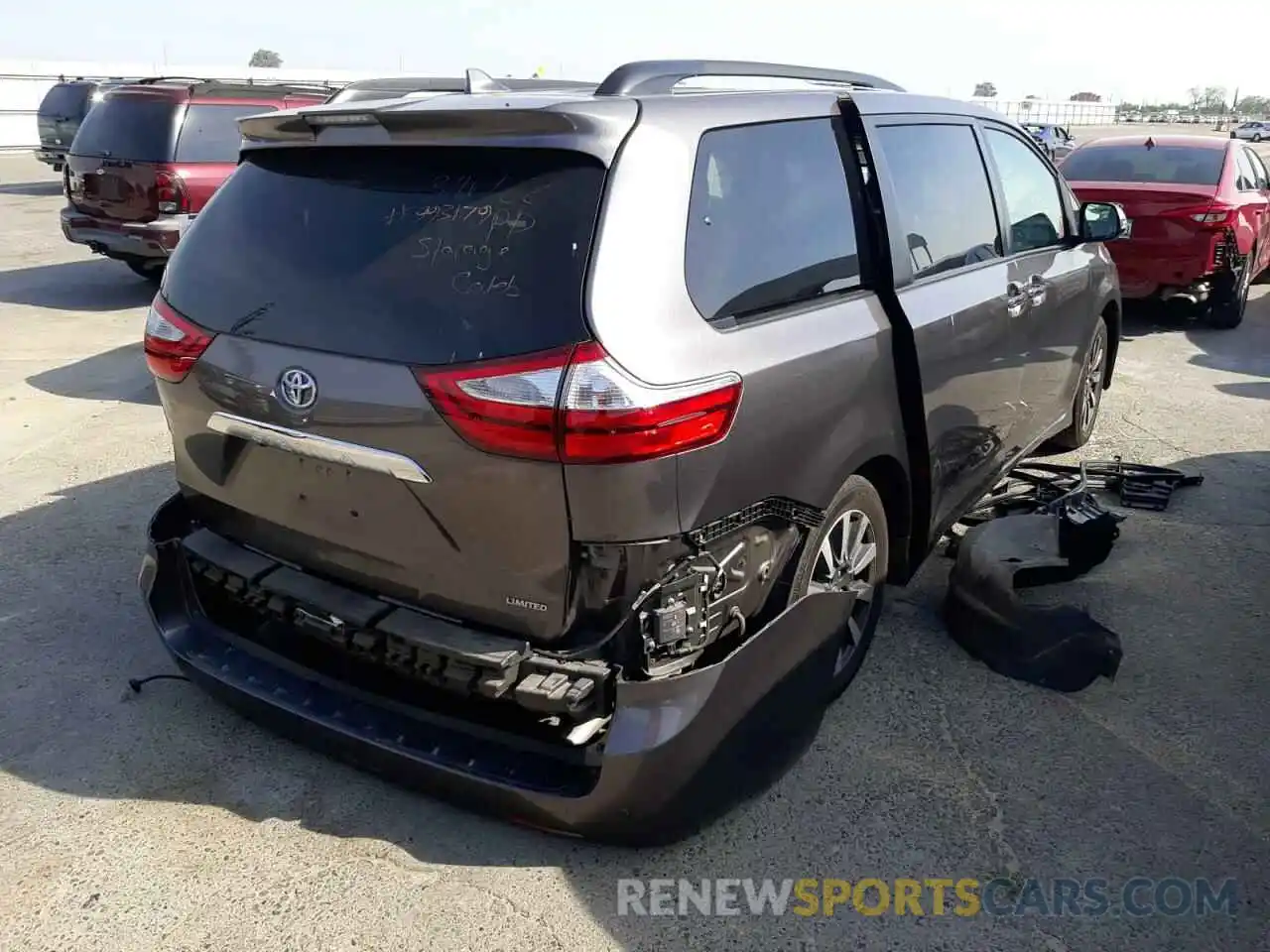 4 Photograph of a damaged car 5TDYZ3DCXKS993179 TOYOTA SIENNA 2019