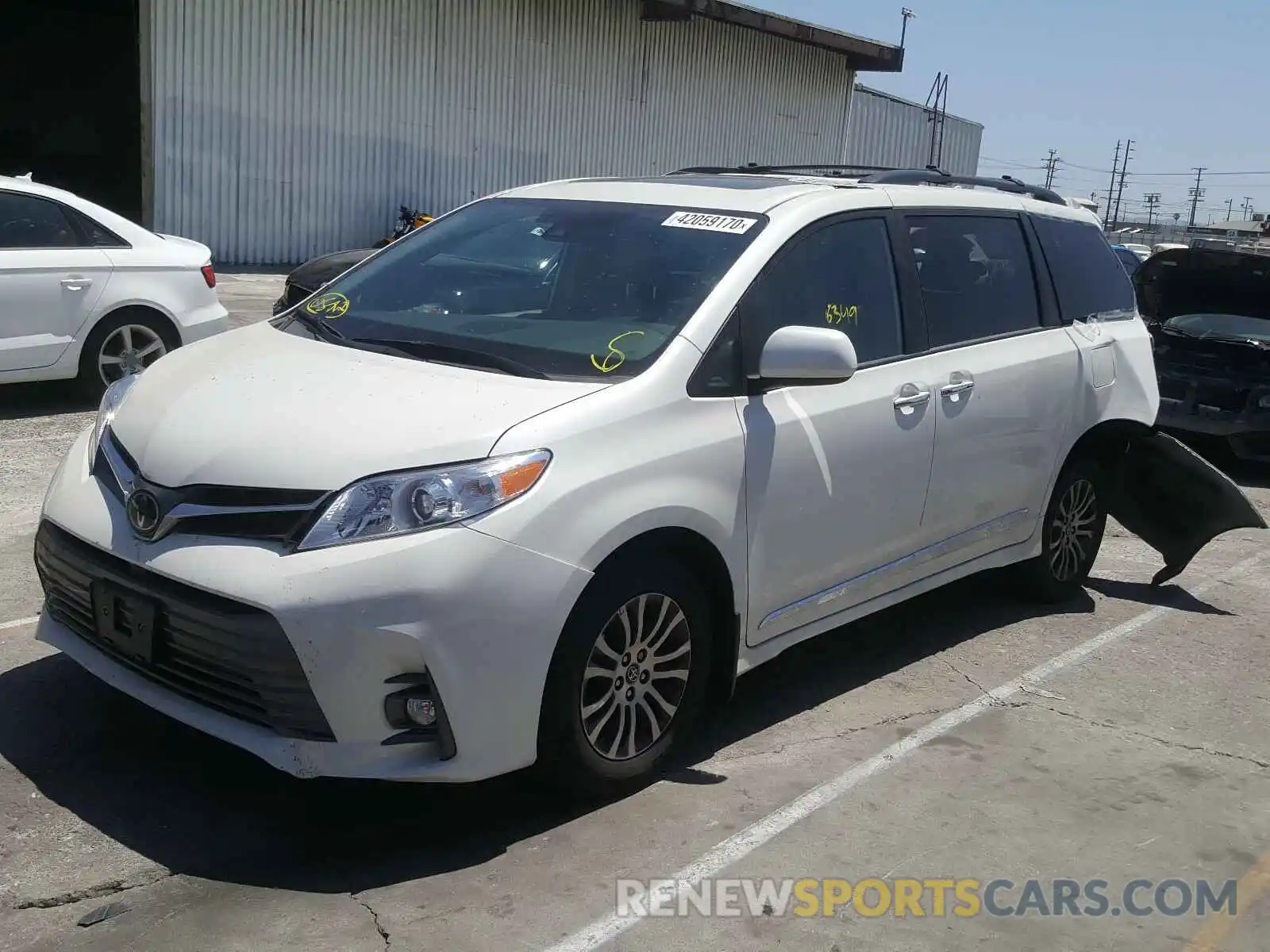 2 Photograph of a damaged car 5TDYZ3DCXKS997376 TOYOTA SIENNA 2019