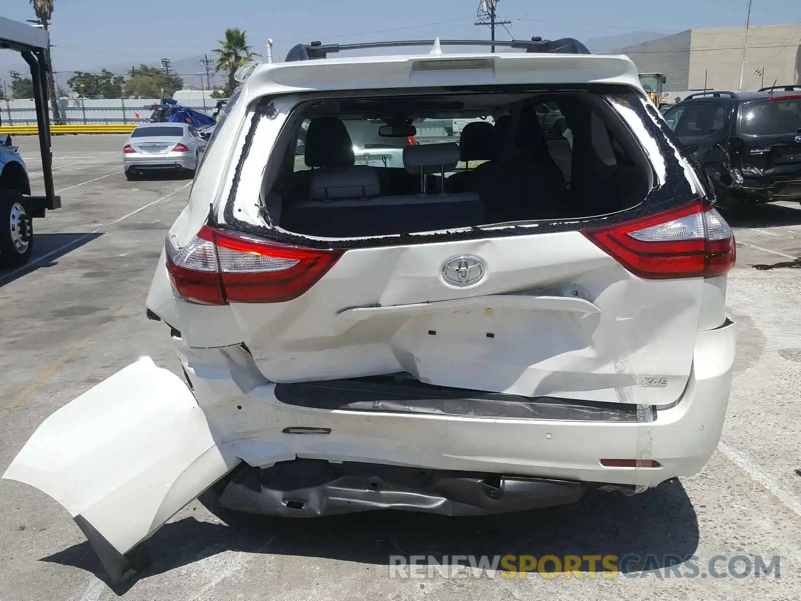 9 Photograph of a damaged car 5TDYZ3DCXKS997376 TOYOTA SIENNA 2019