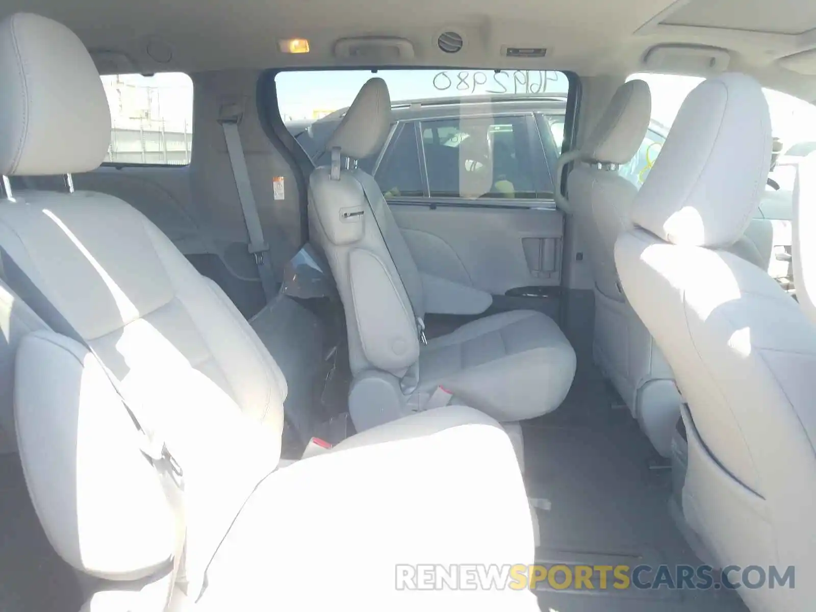 6 Photograph of a damaged car 5TDYZ3DCXKS998737 TOYOTA SIENNA 2019