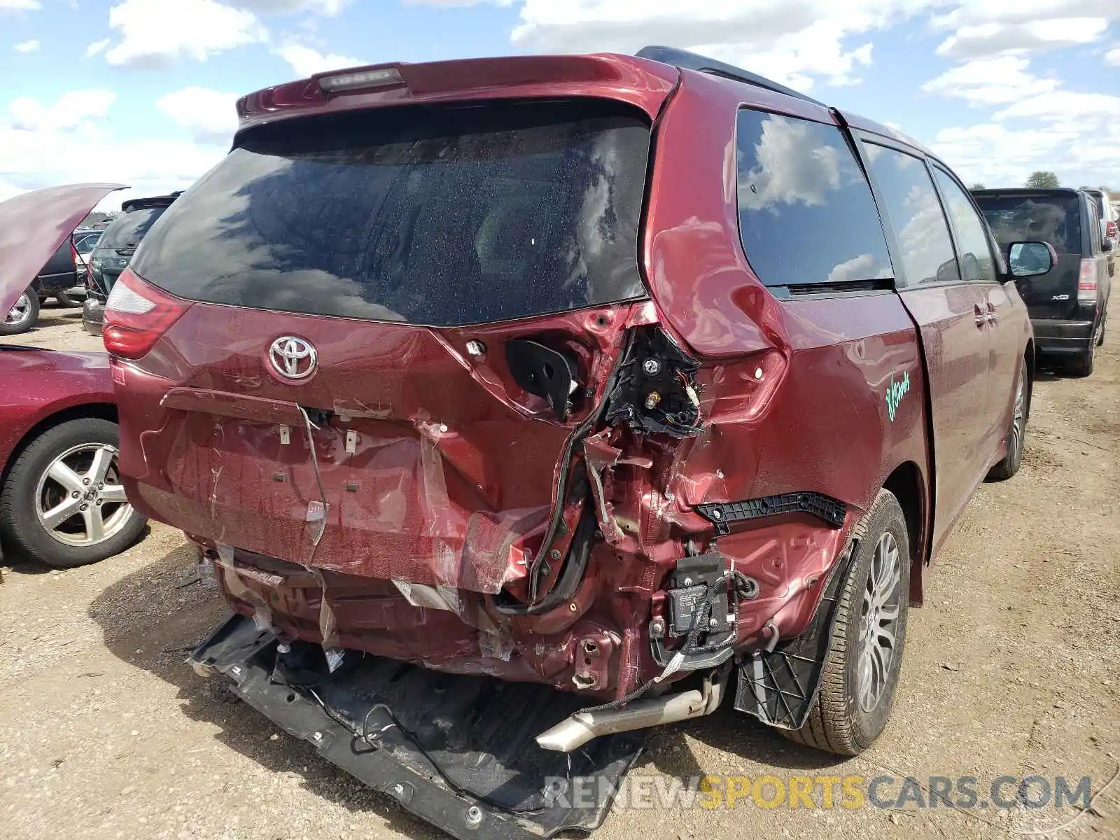 4 Photograph of a damaged car 5TDYZ3DCXKS999080 TOYOTA SIENNA 2019