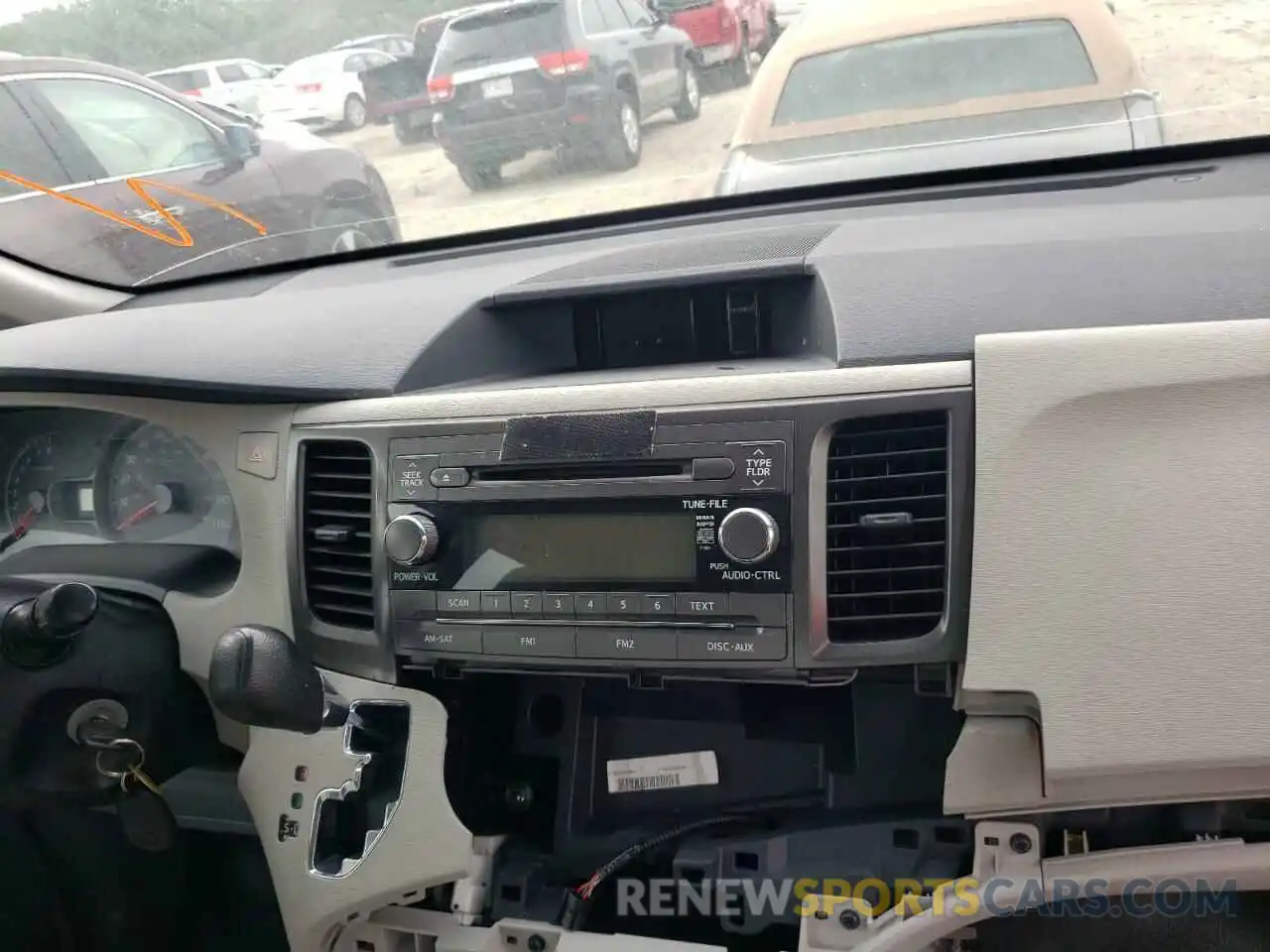 9 Photograph of a damaged car 5TDZK3DC9ES513159 TOYOTA SIENNA 2019